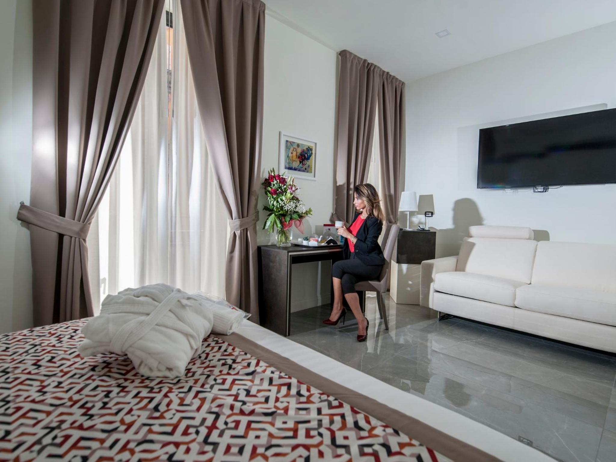 Superior Double Room with Balcony thumbnail 6