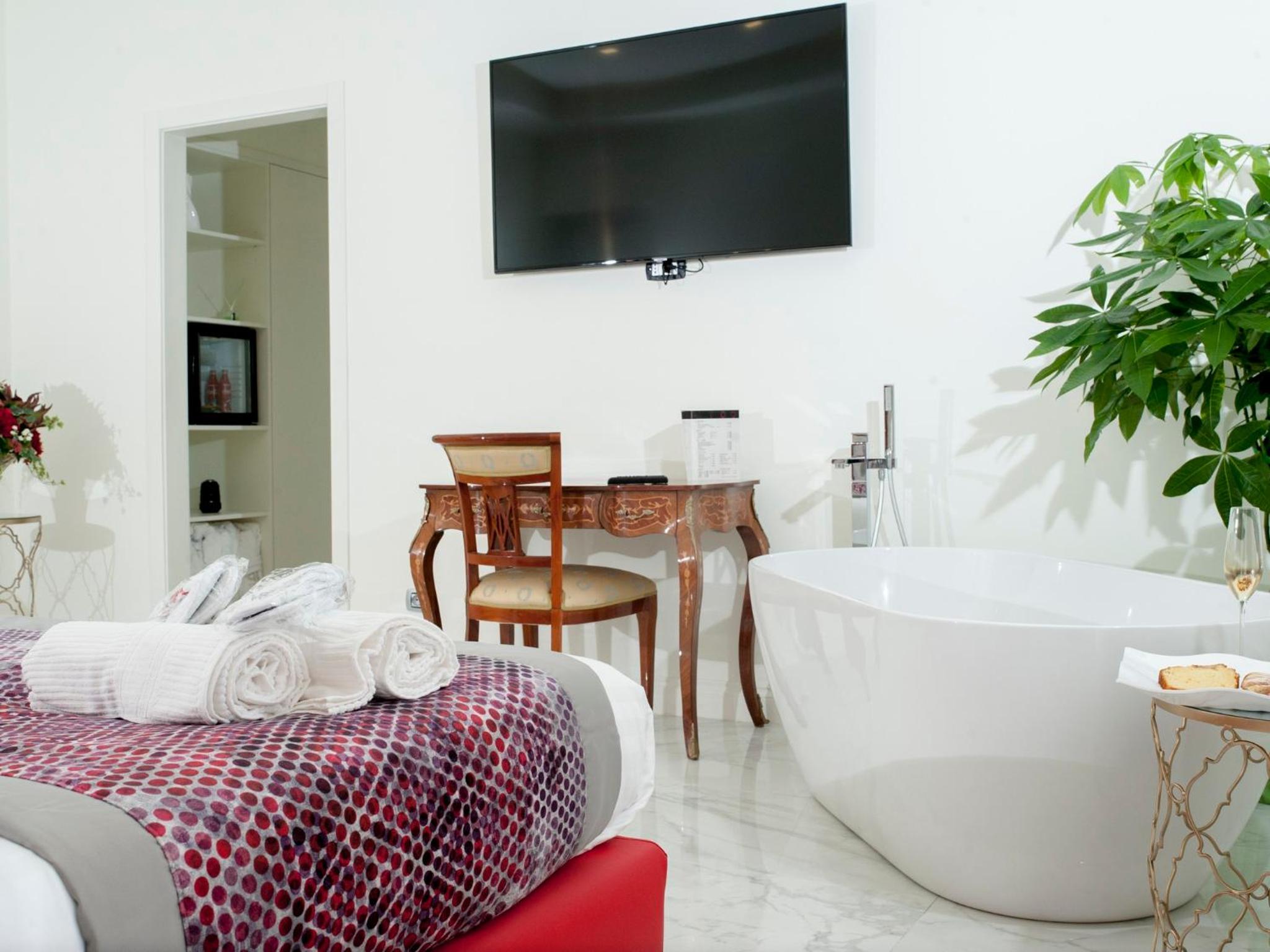 Suite - Photo 3