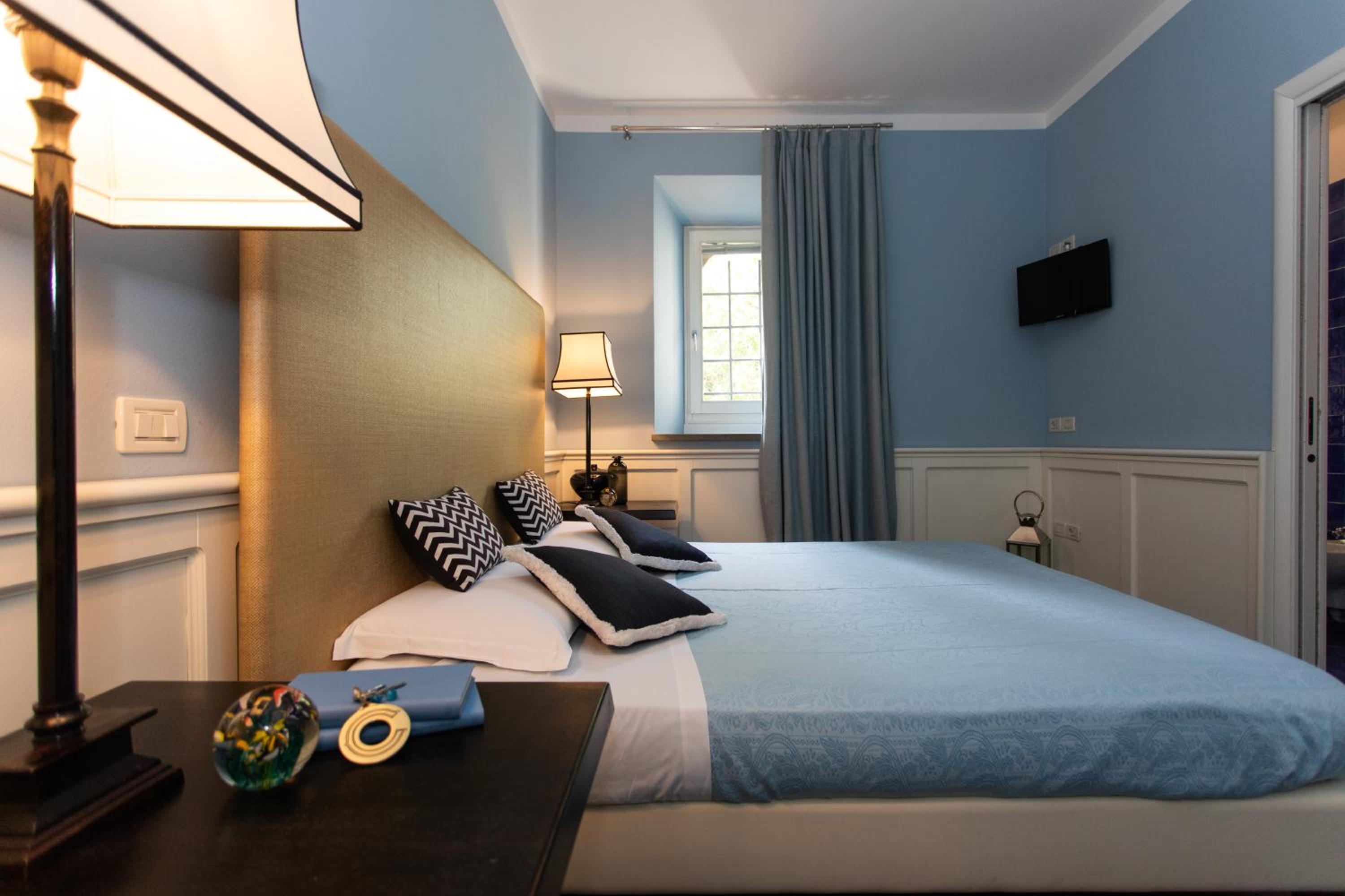 Standard Double Room - Photo 8