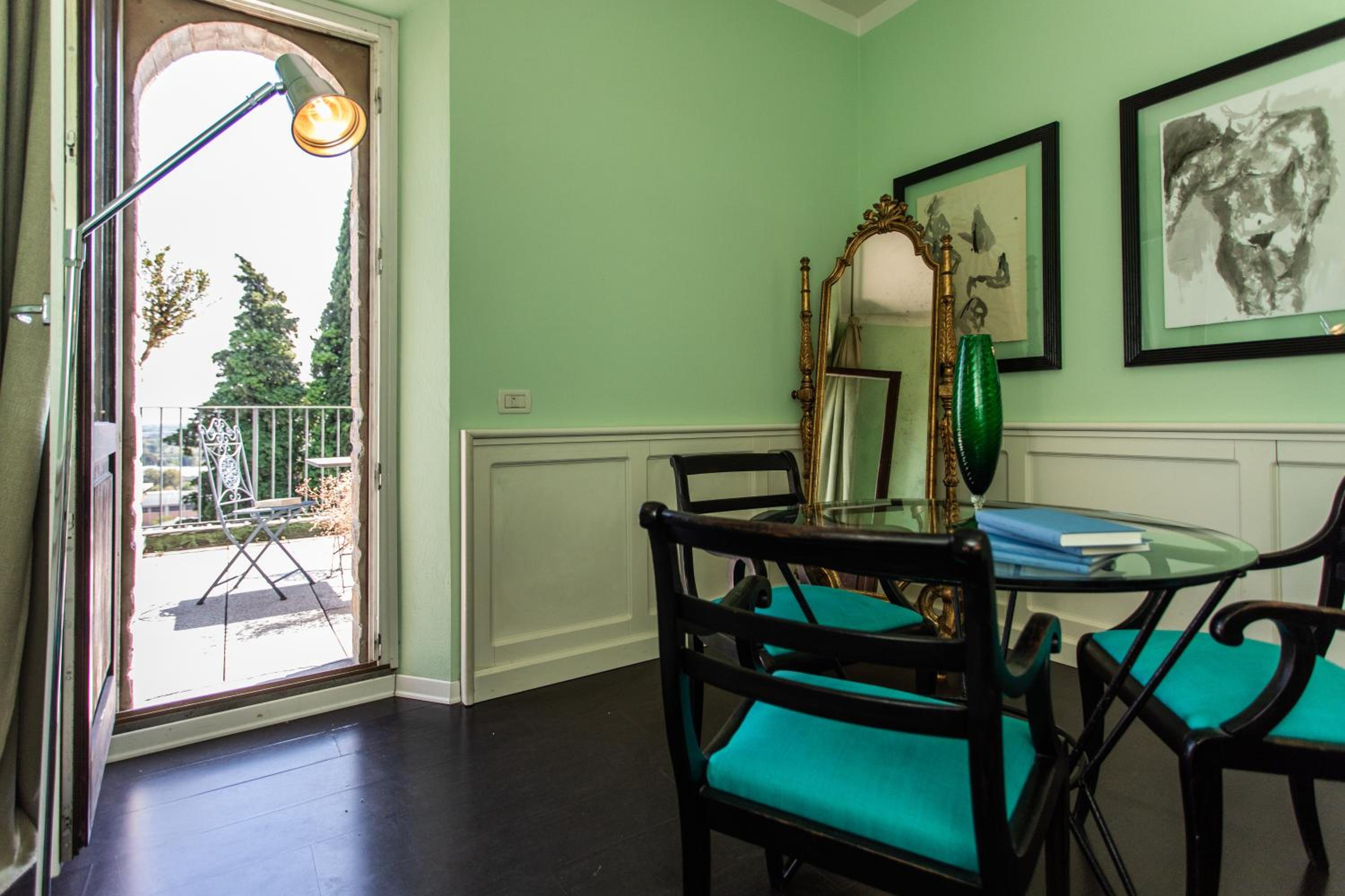 Superior Suite - Photo 7