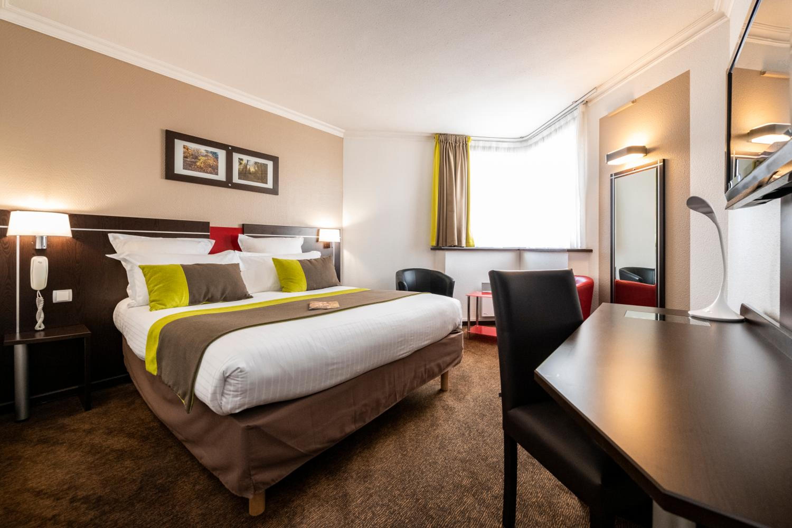 Standard Double Room - Photo 8