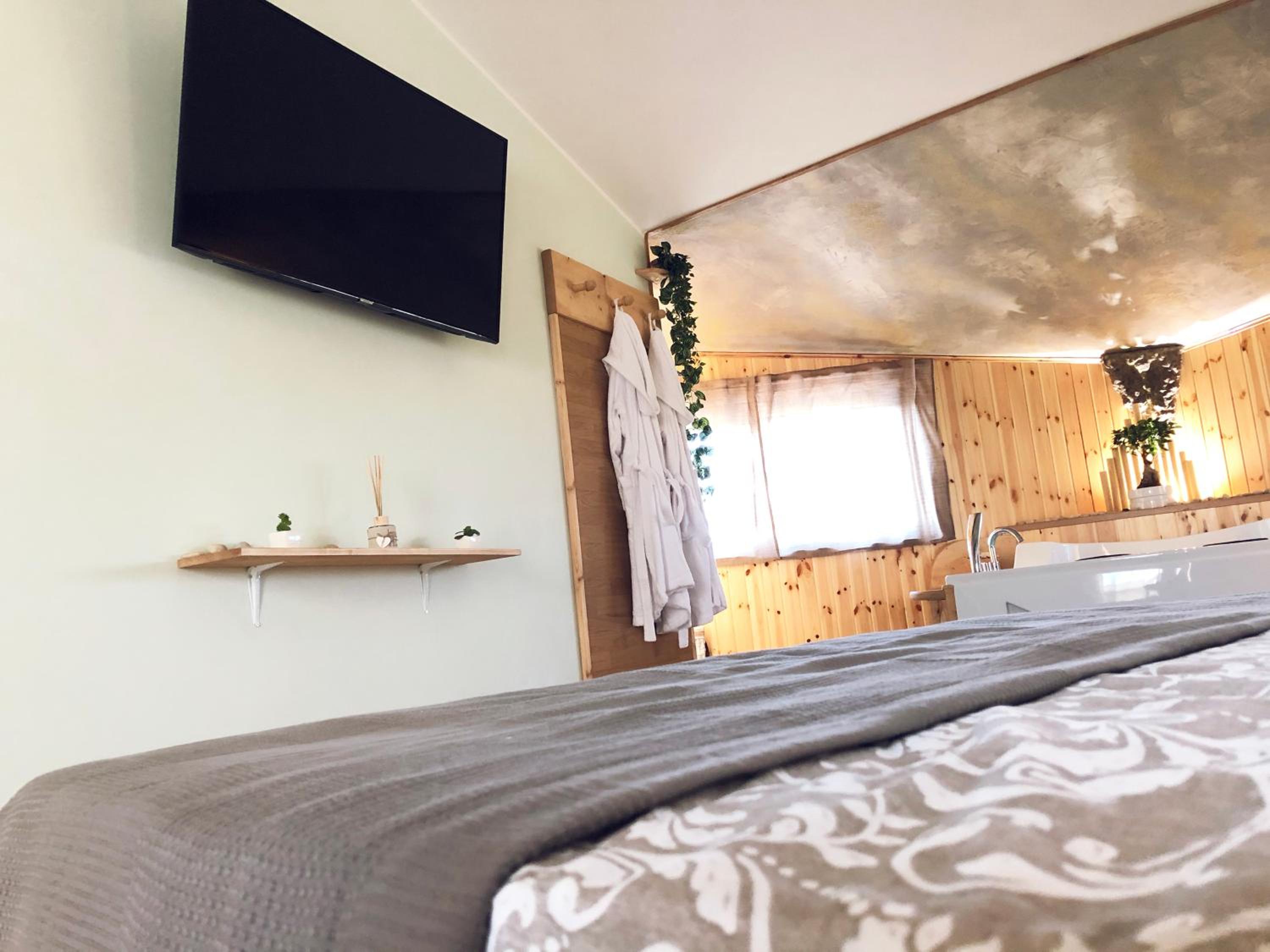 Double Room with Spa Bath photo 2
