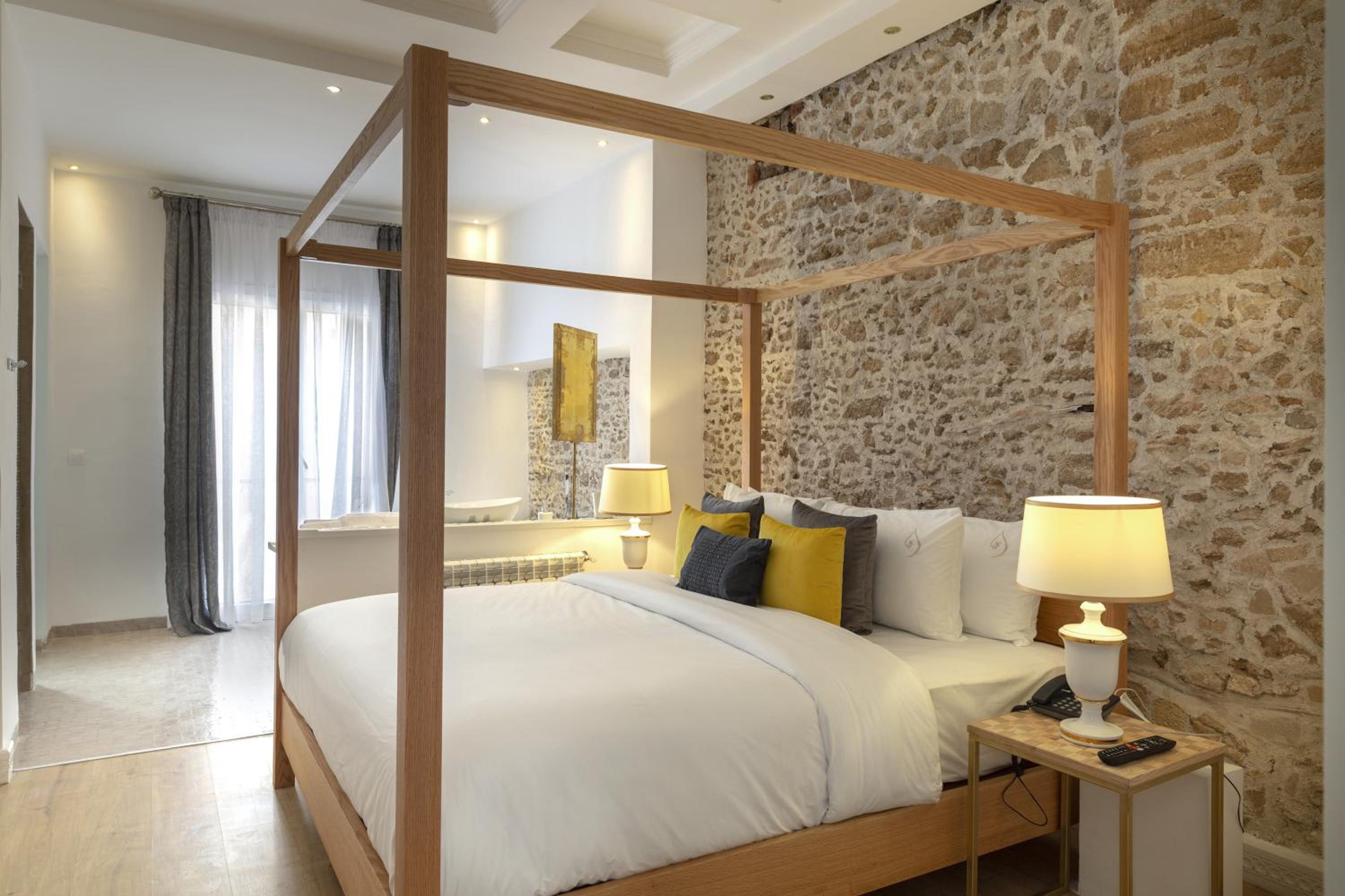 Deluxe King Suite photo 2