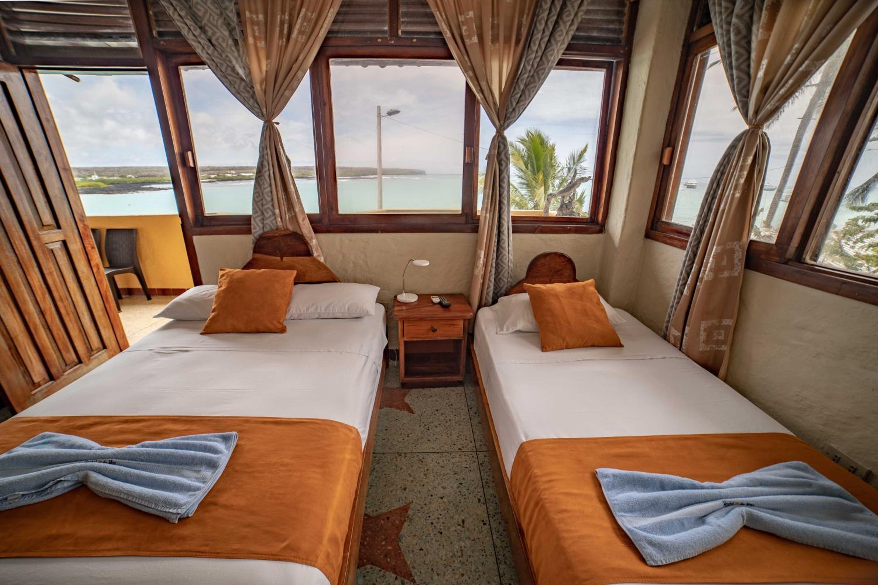 Queen Room with Extra Bed and Full Sea View photo 1