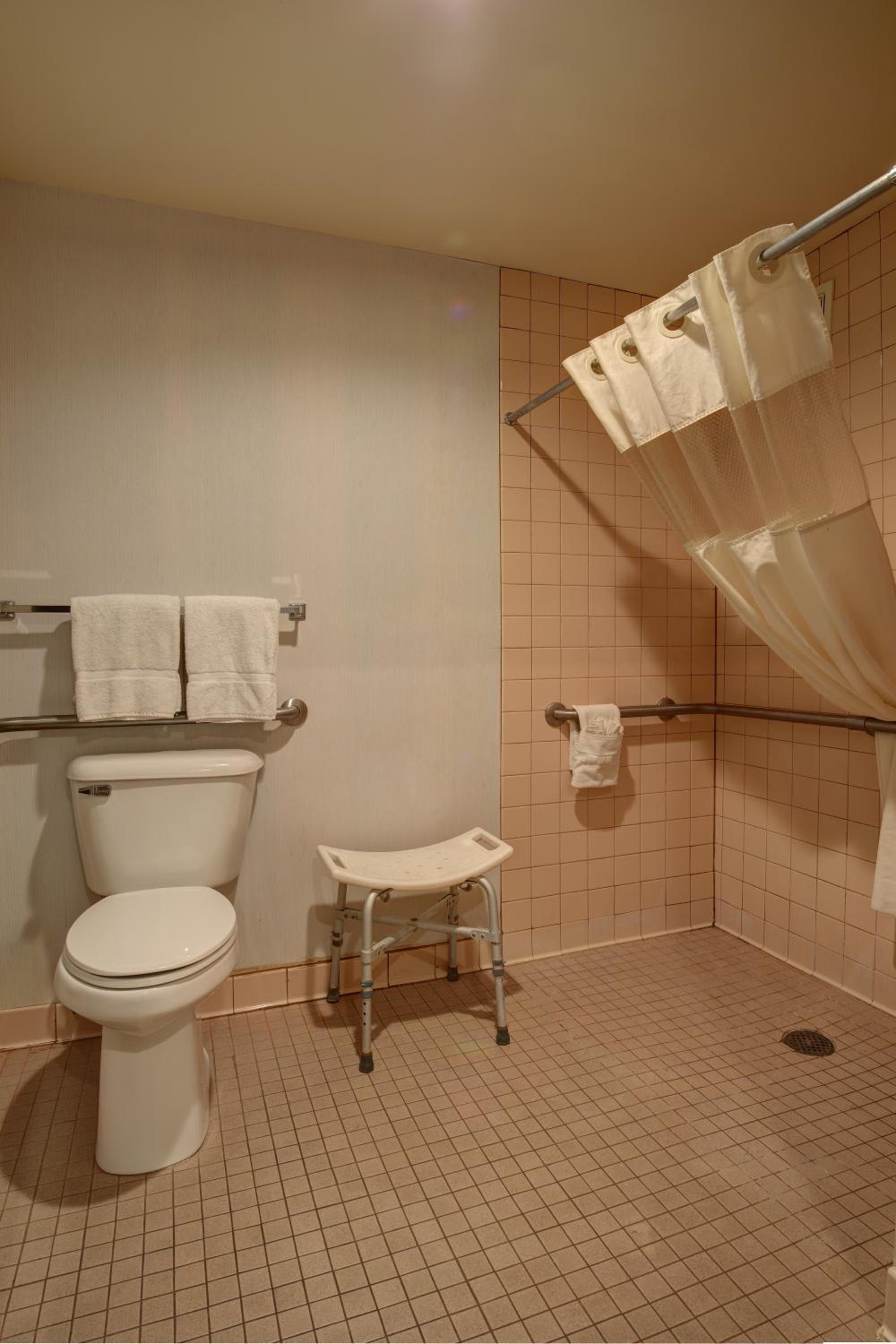 King Room - Disability Access - Photo 4