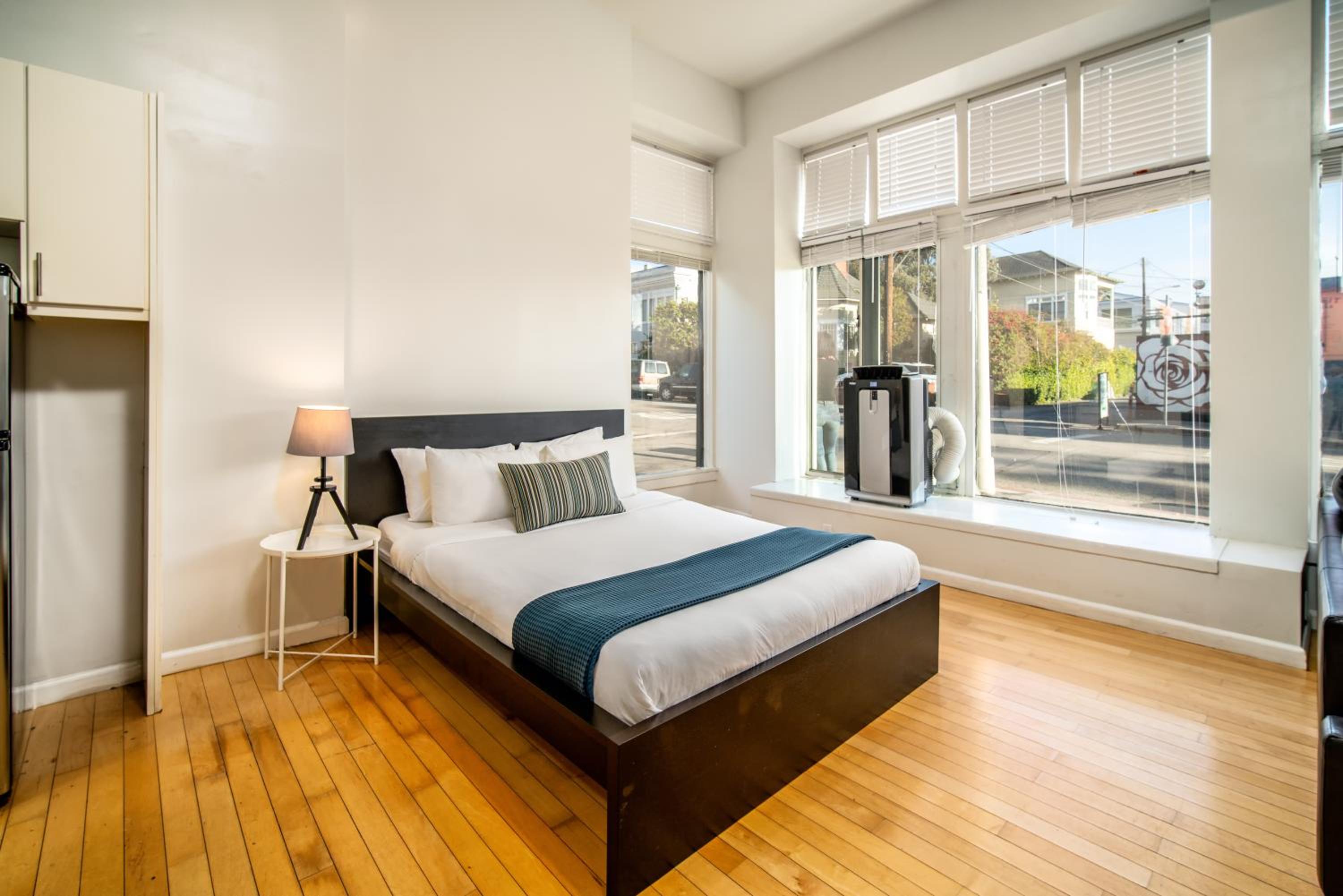 Deluxe Suite with Partial Ocean View  photo 1