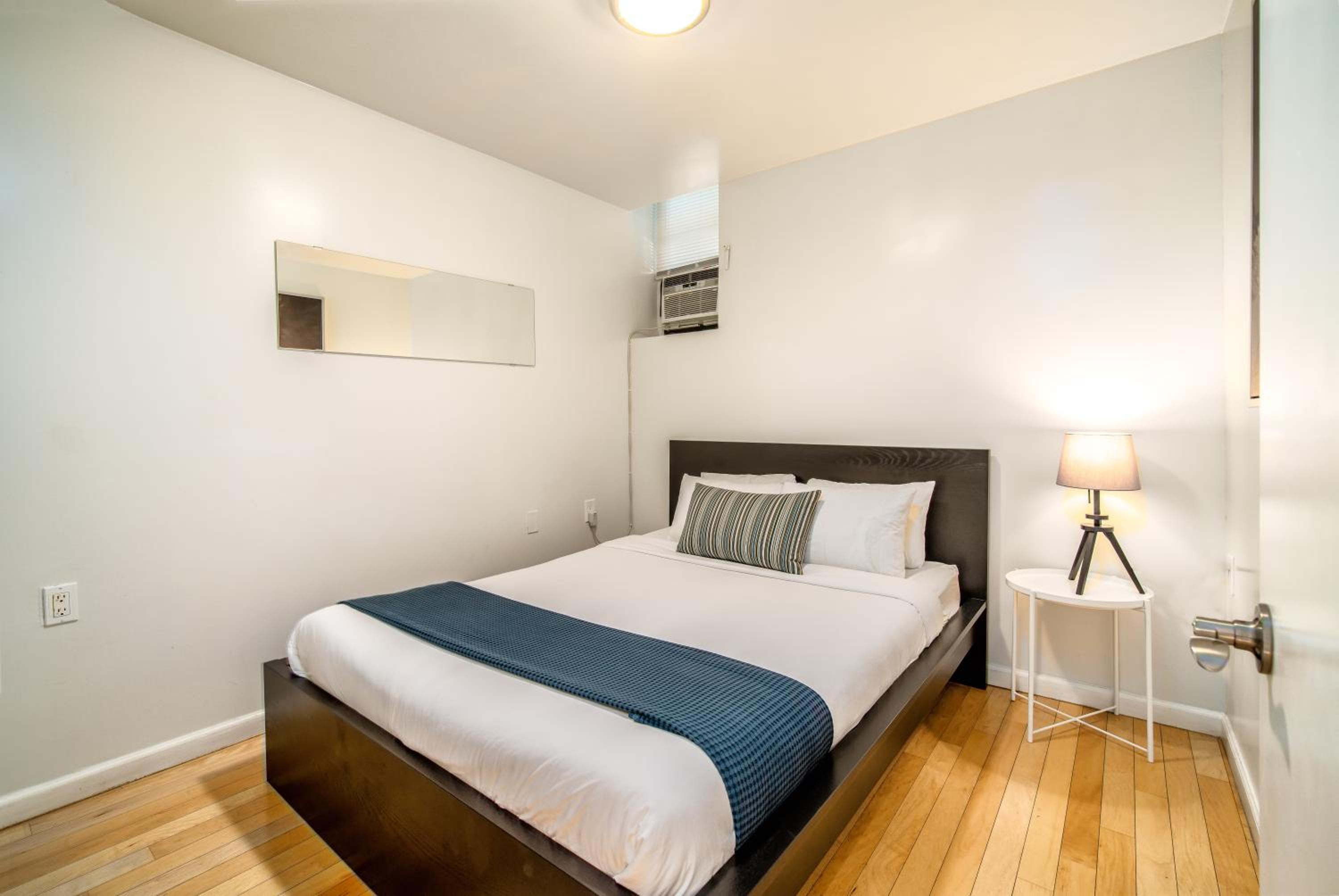 Deluxe Suite with Partial Ocean View  photo 3