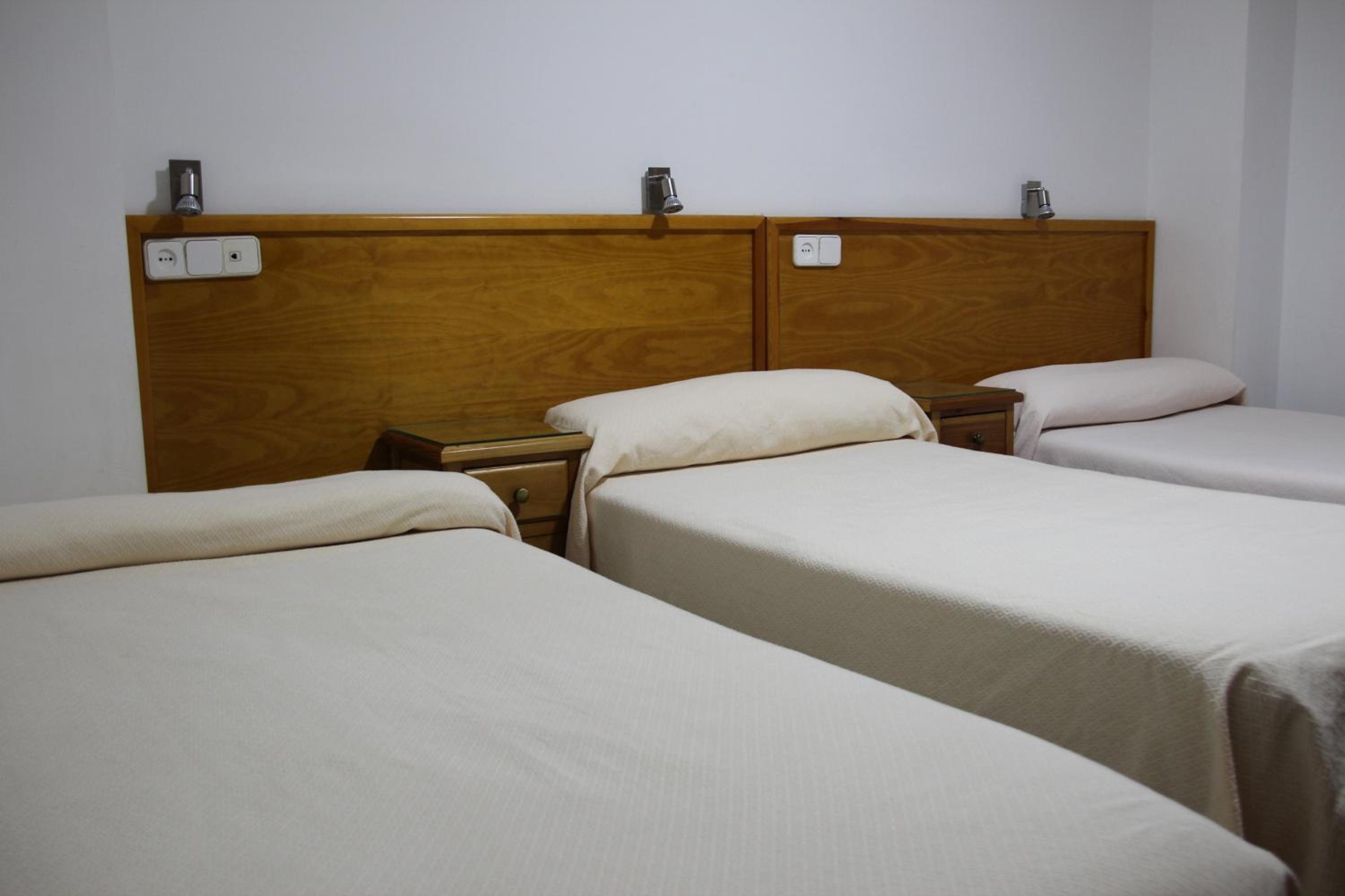 Triple Room - Photo 9