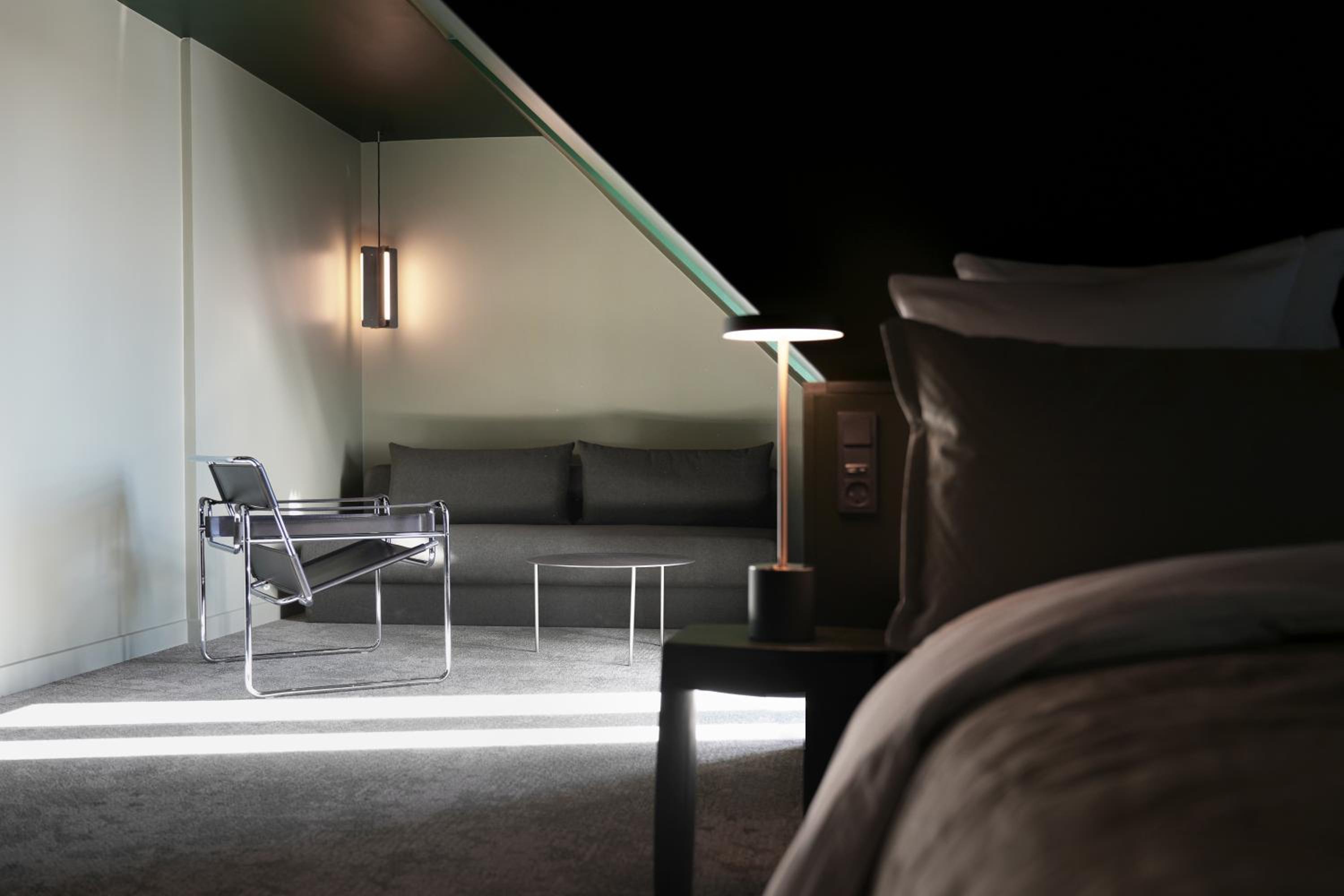 Deluxe Double Room thumbnail 6