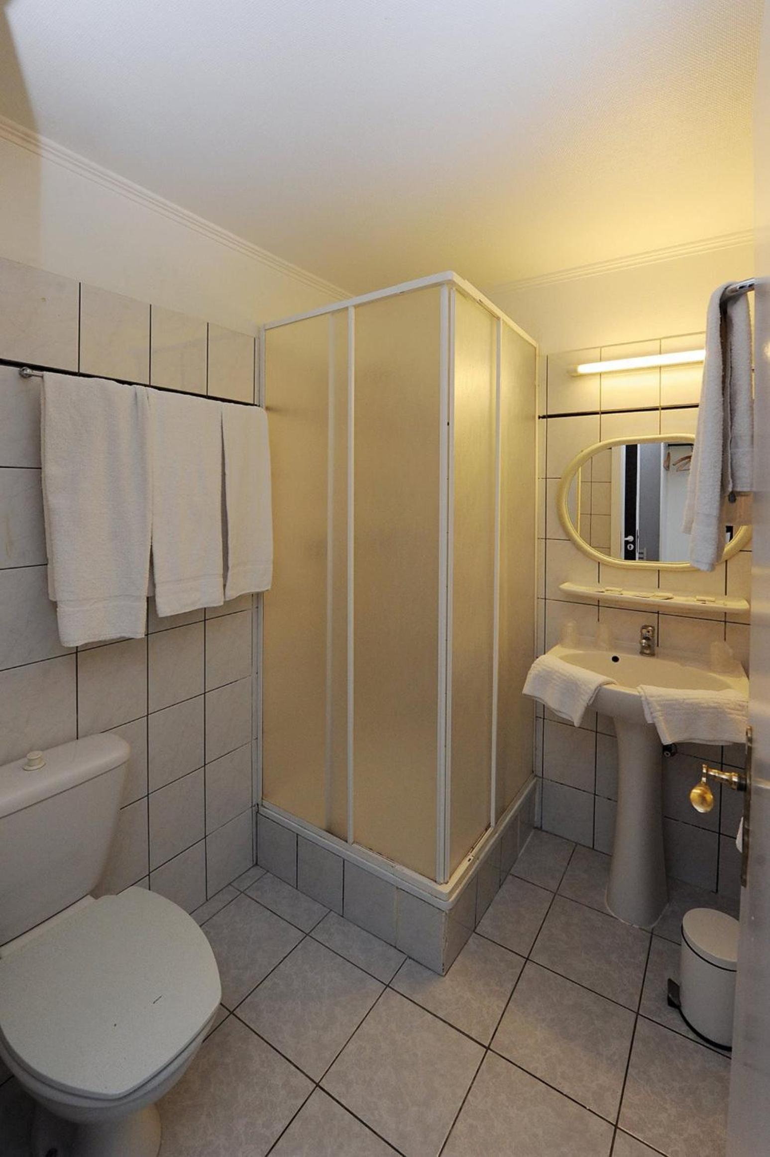 Standard Double Room - Photo 4