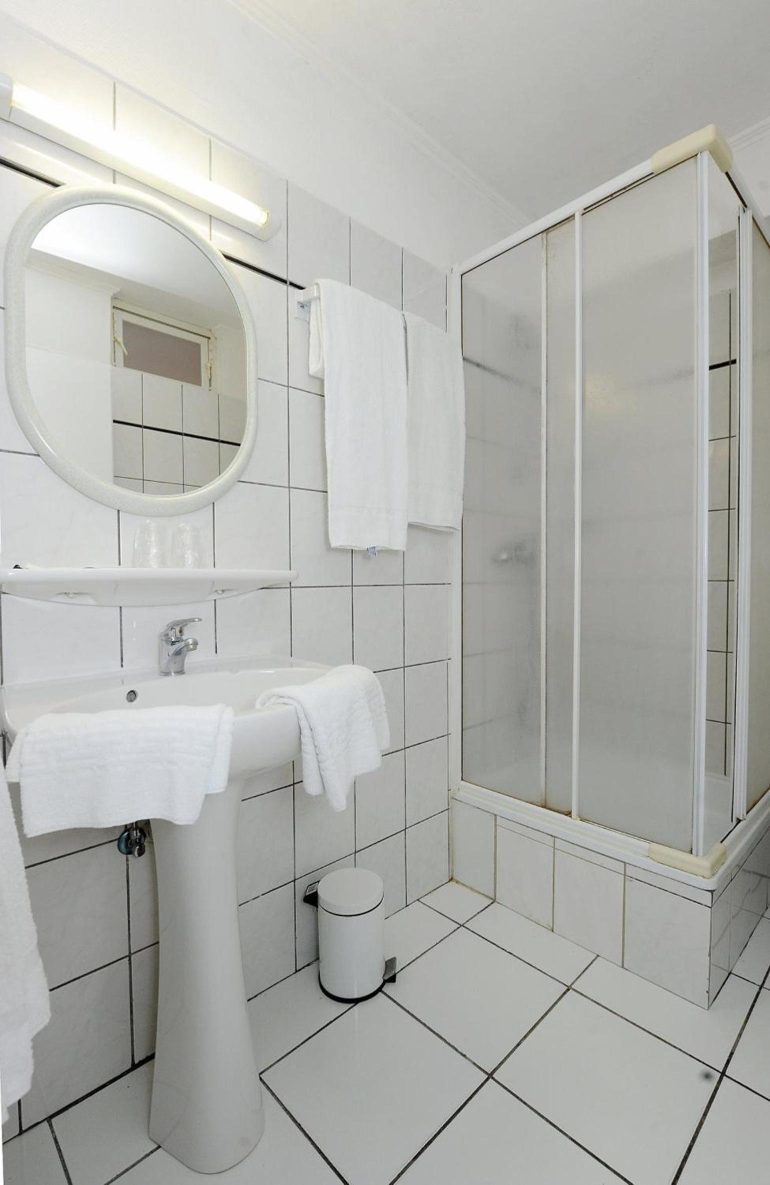 Standard Double Room - Photo 5