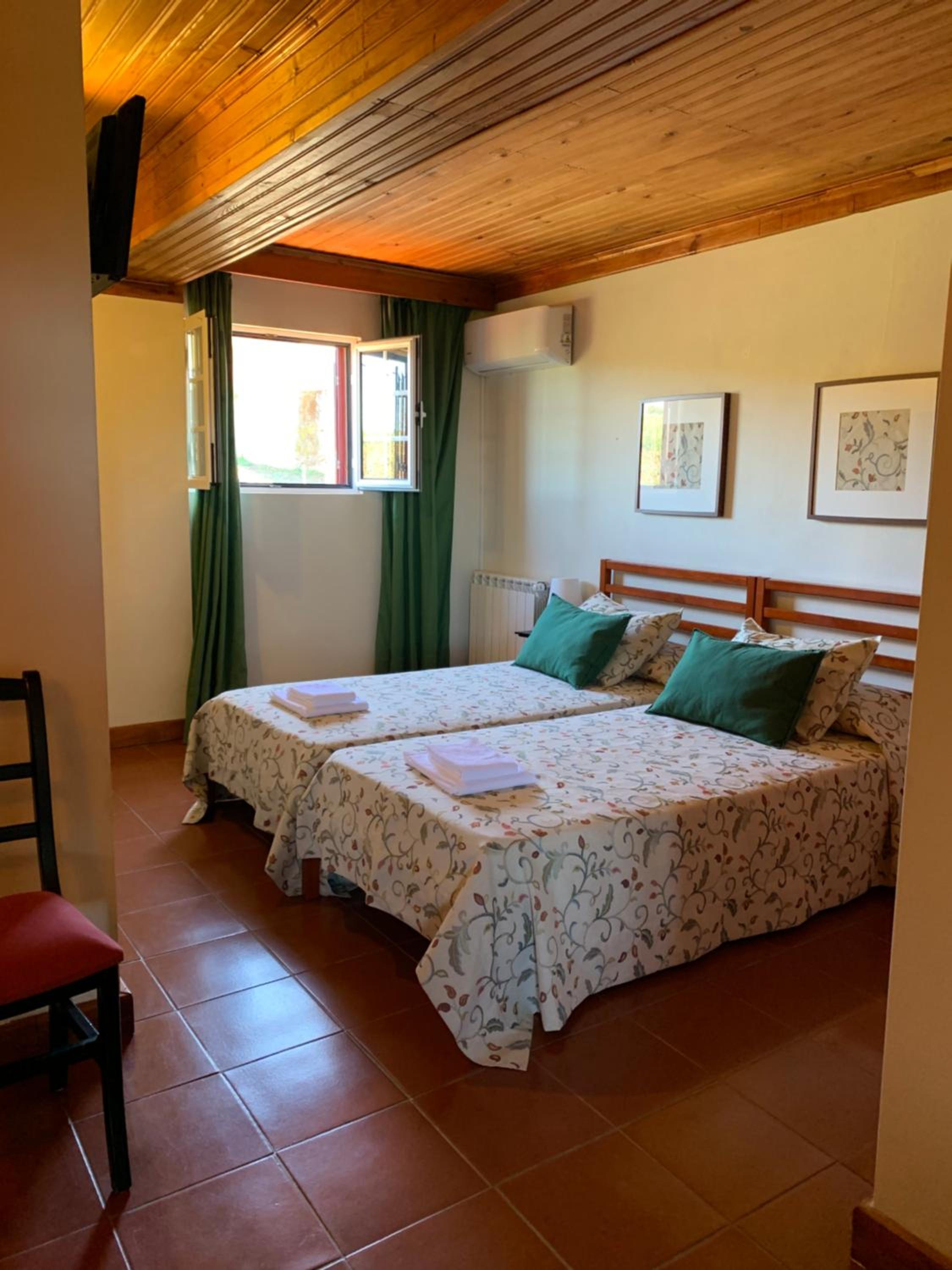 Standard Double or Twin Room - Photo 4