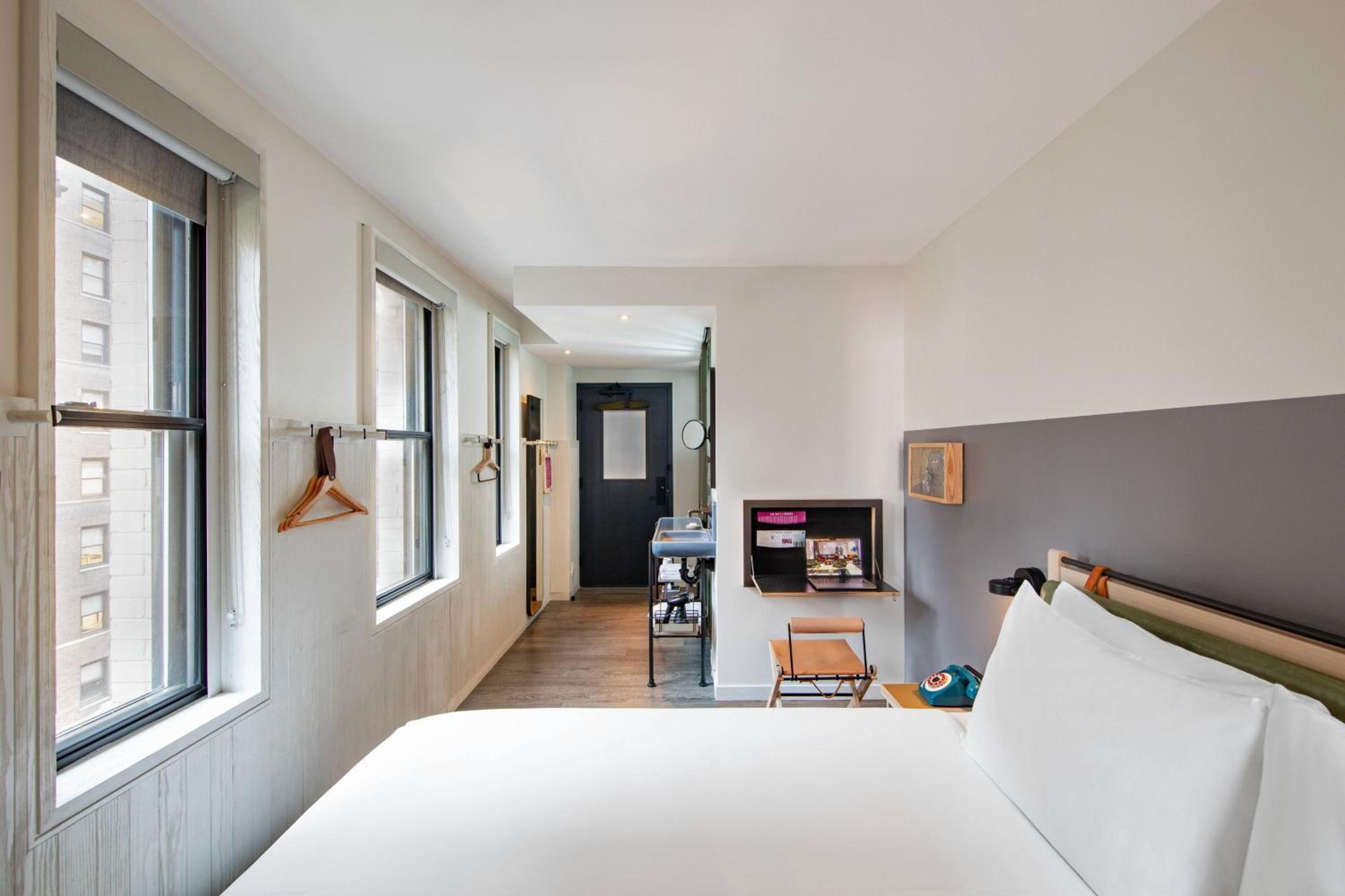 Corner King Room photo 2