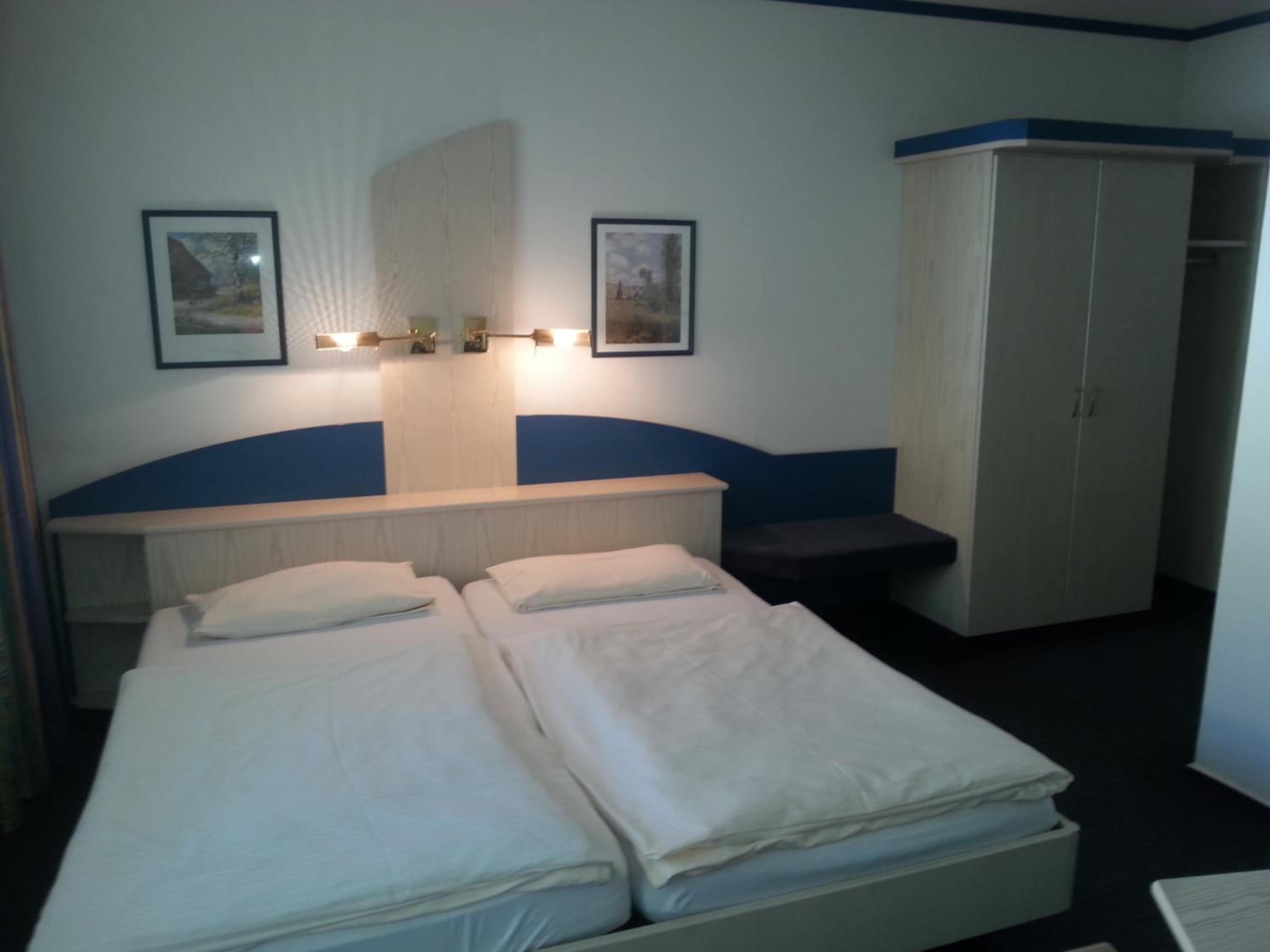 Economy Double Room photo 3