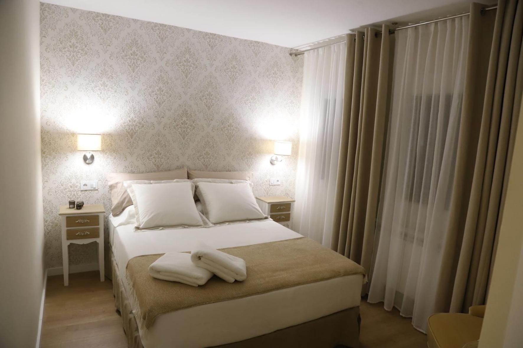 Double Room - Photo 6