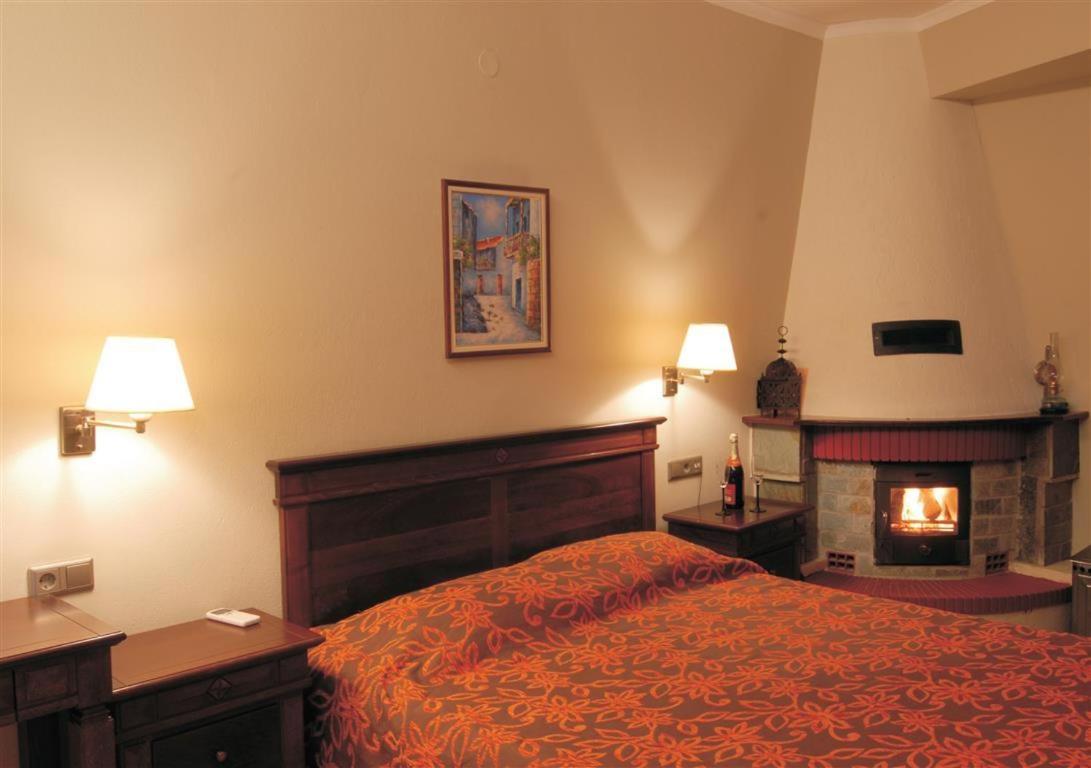Double or Twin Room with Fireplace photo 1