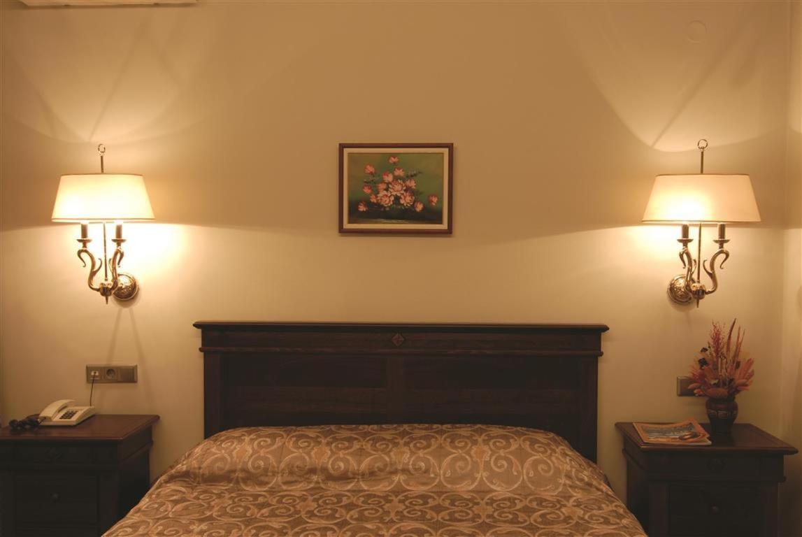 Standard Double or Twin Room - Photo 1