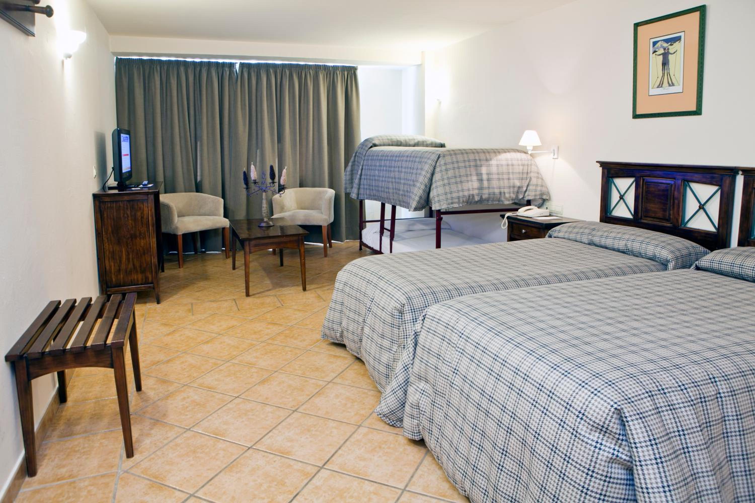 Habitación familiar (2 adultos + 3 niños)
