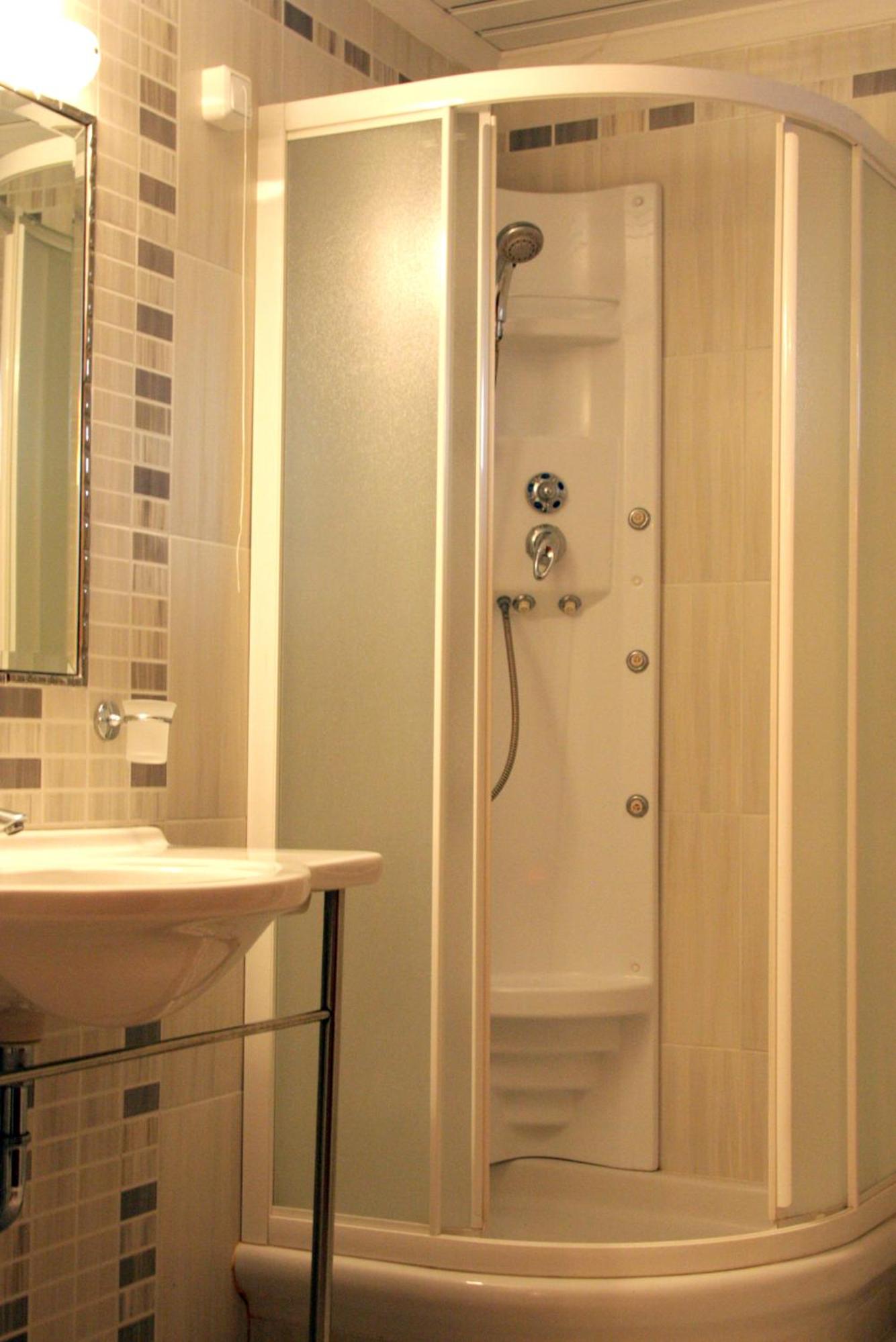Standard Double or Twin Room - Photo 2