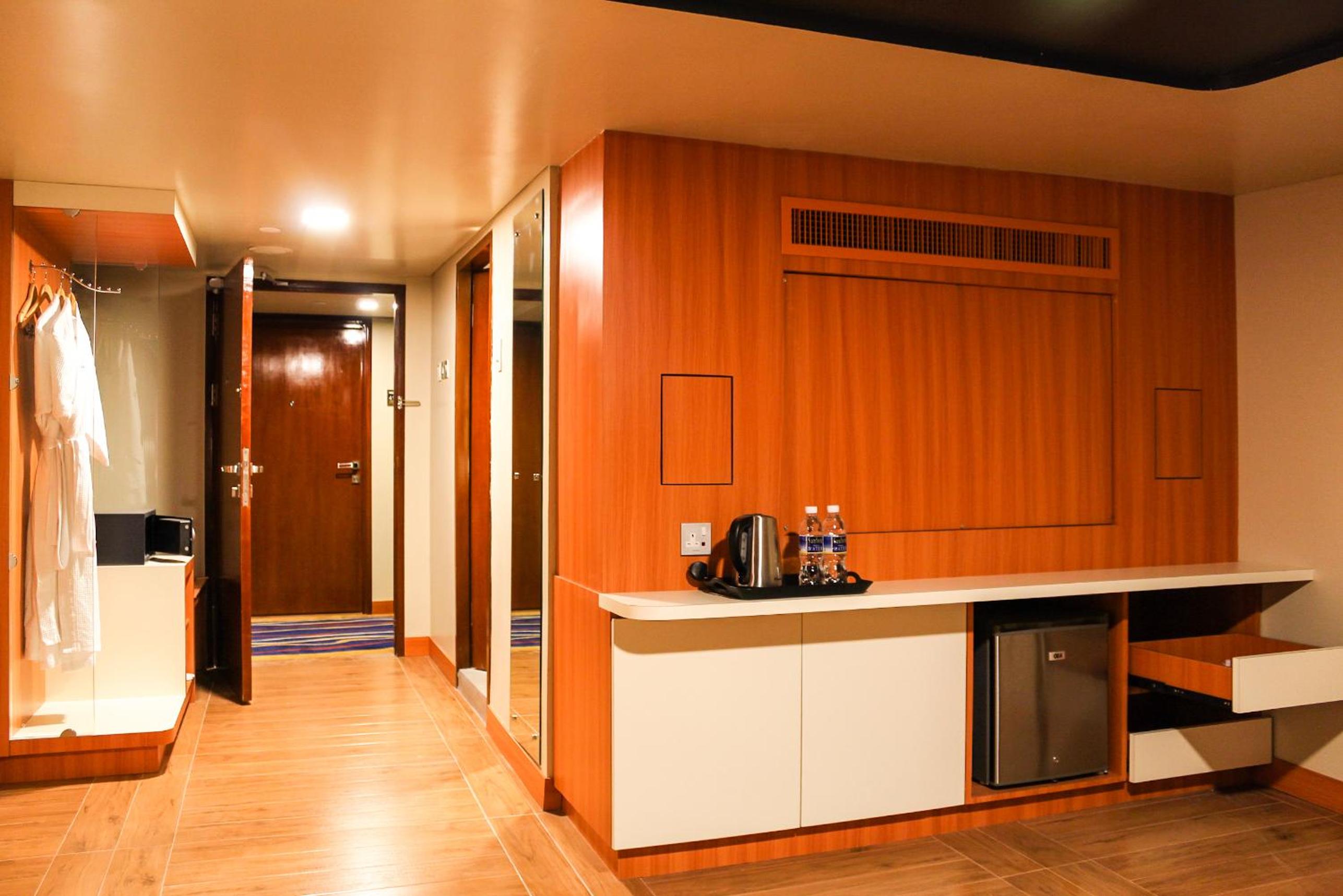 Deluxe Plus Double or Twin Room - Photo 6