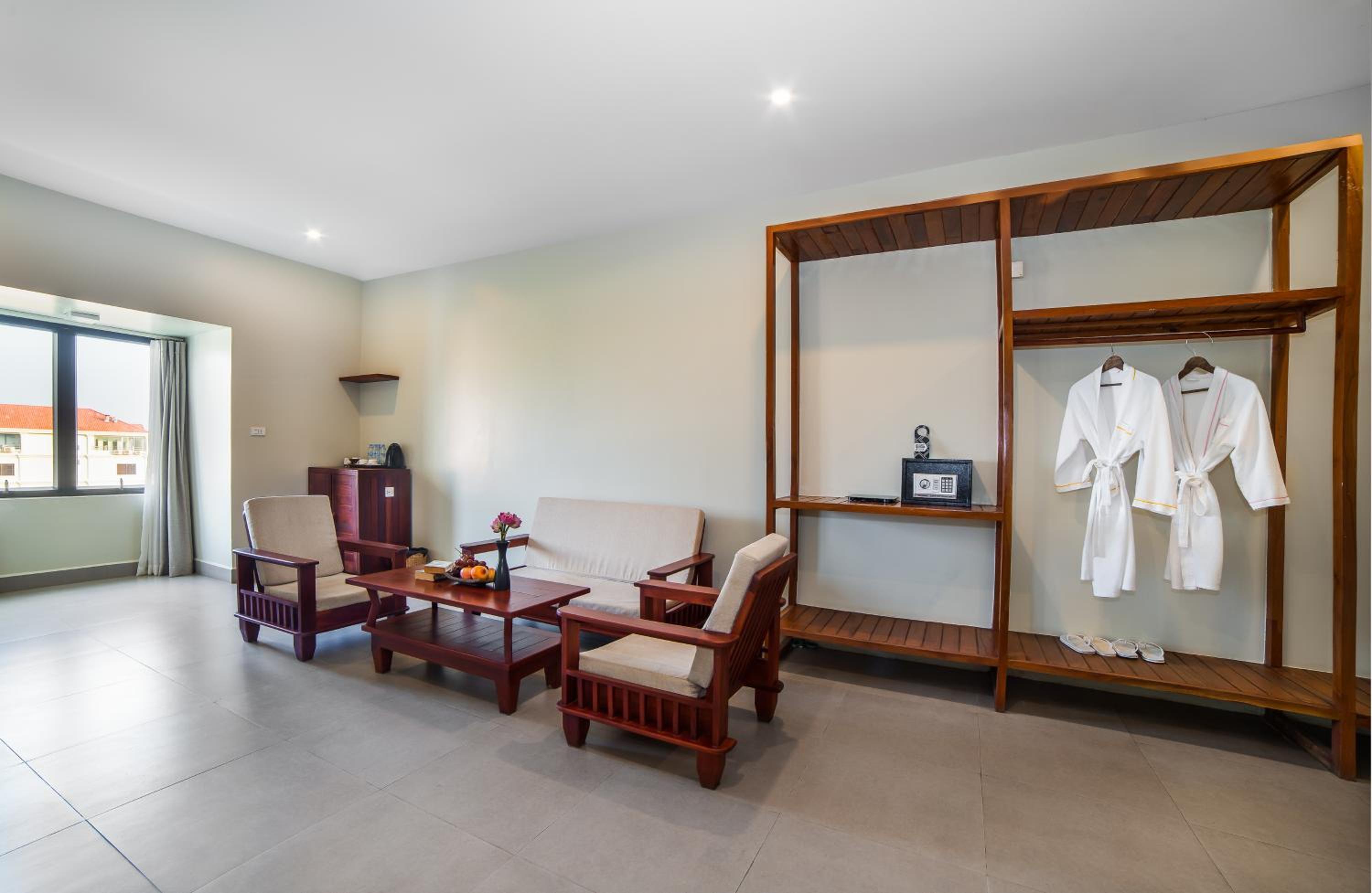 Family Suite with City View - Photo 7