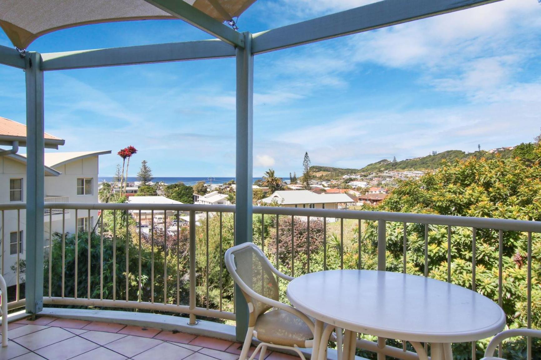 One-Bedroom Apartment with Sea View photo 3