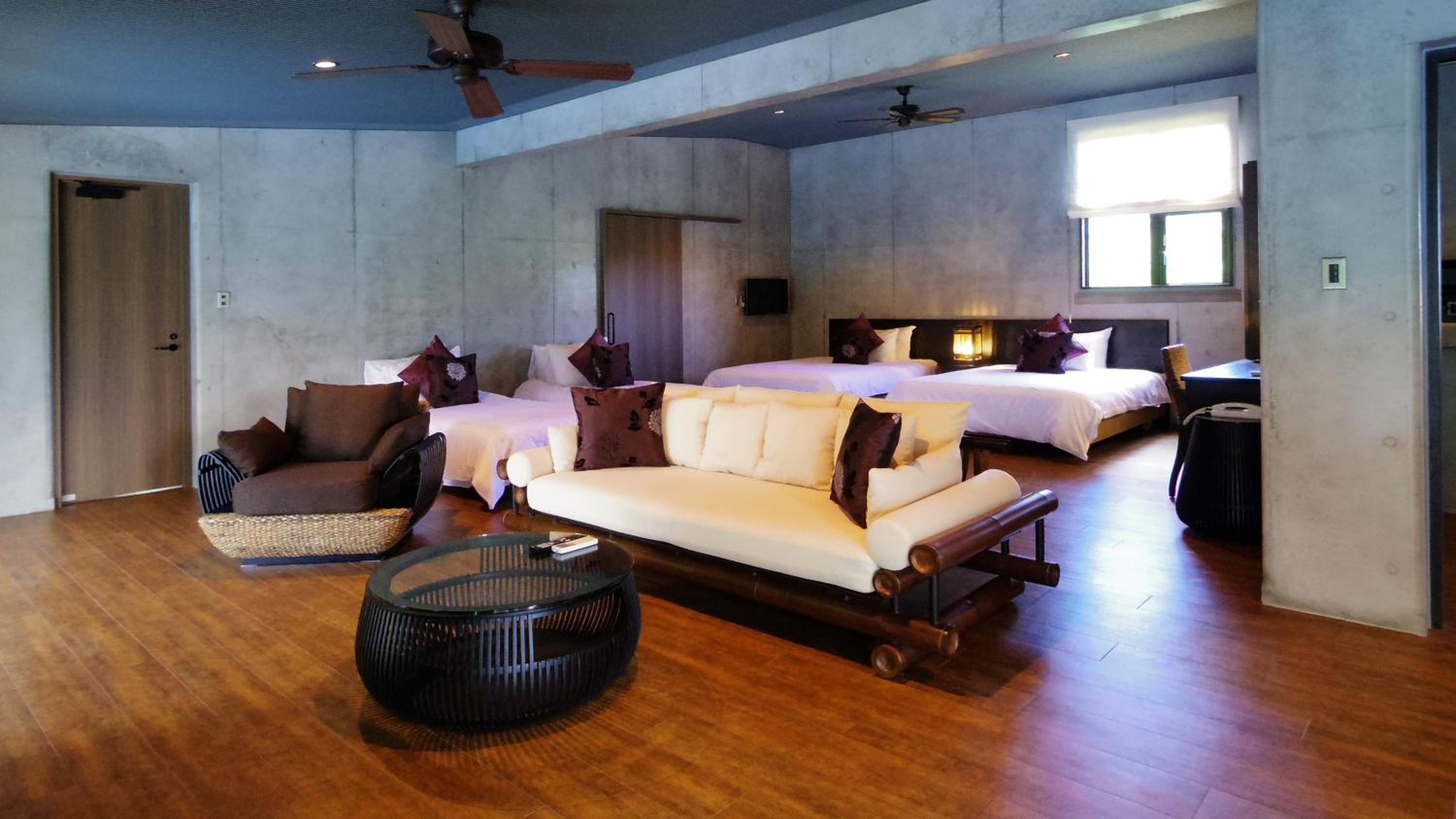 One-Bedroom(For 4 person) with Heated Private Pool photo 1