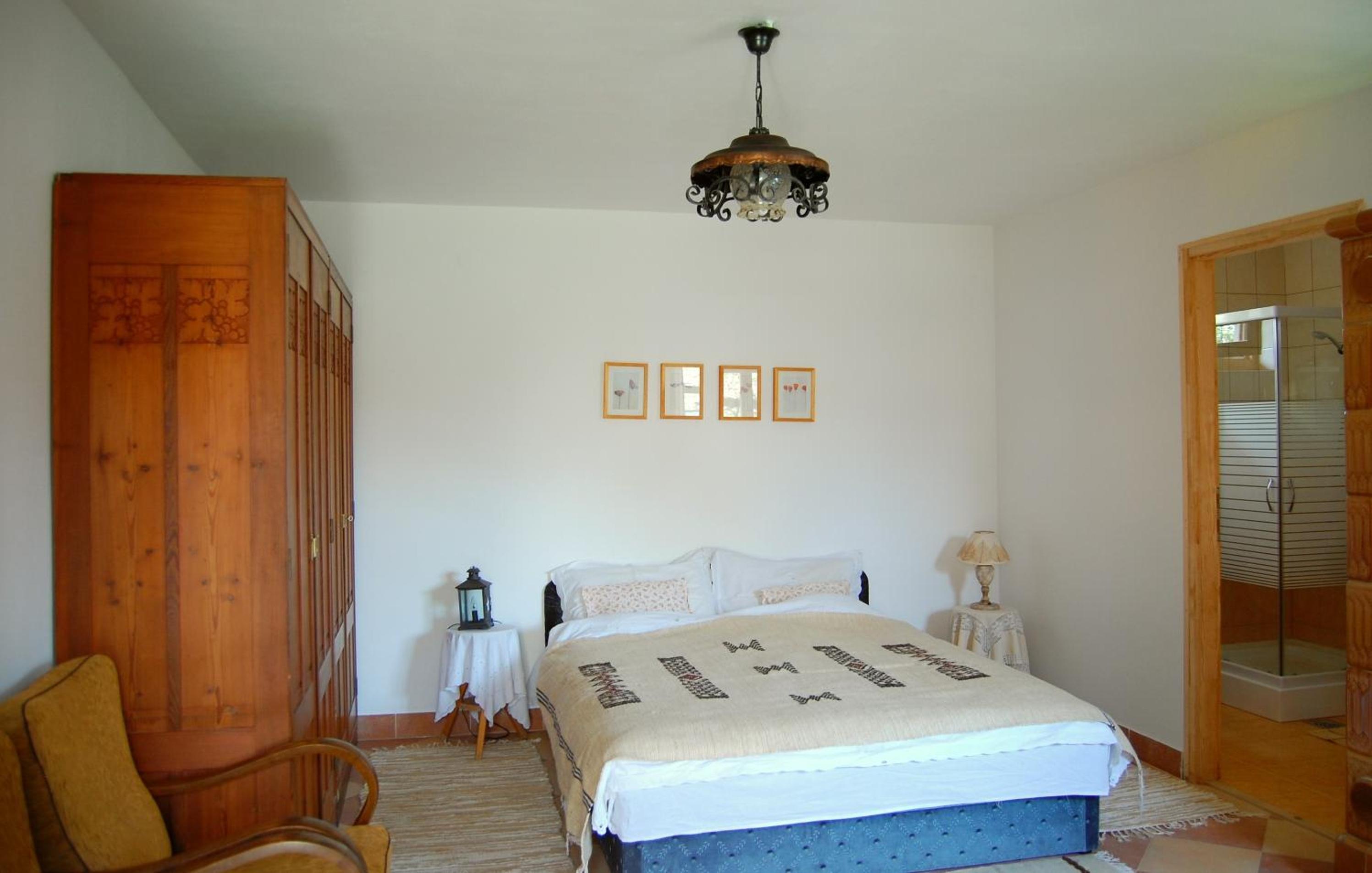 One-Bedroom Apartment - Photo 3