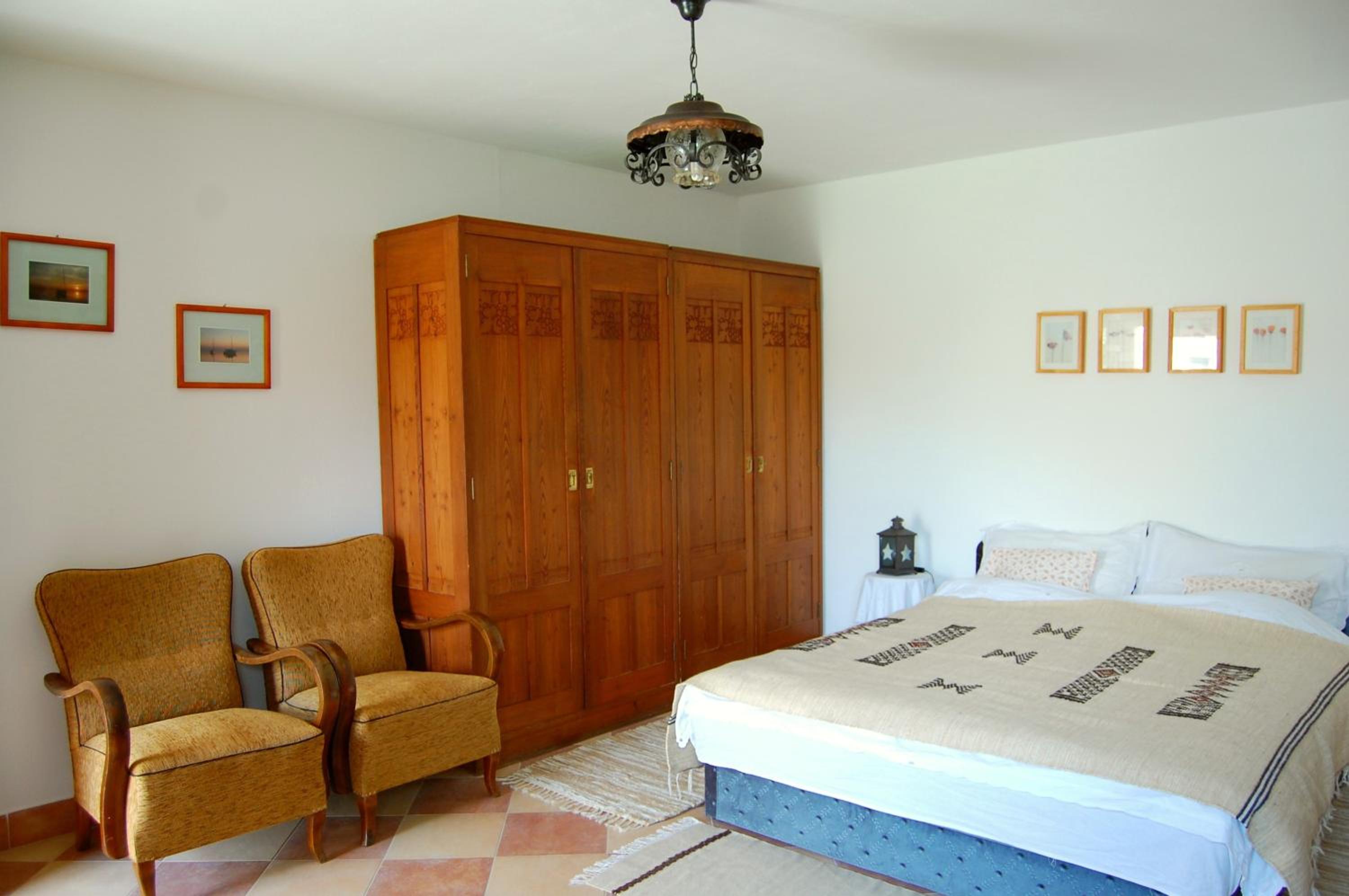 One-Bedroom Apartment - Photo 4