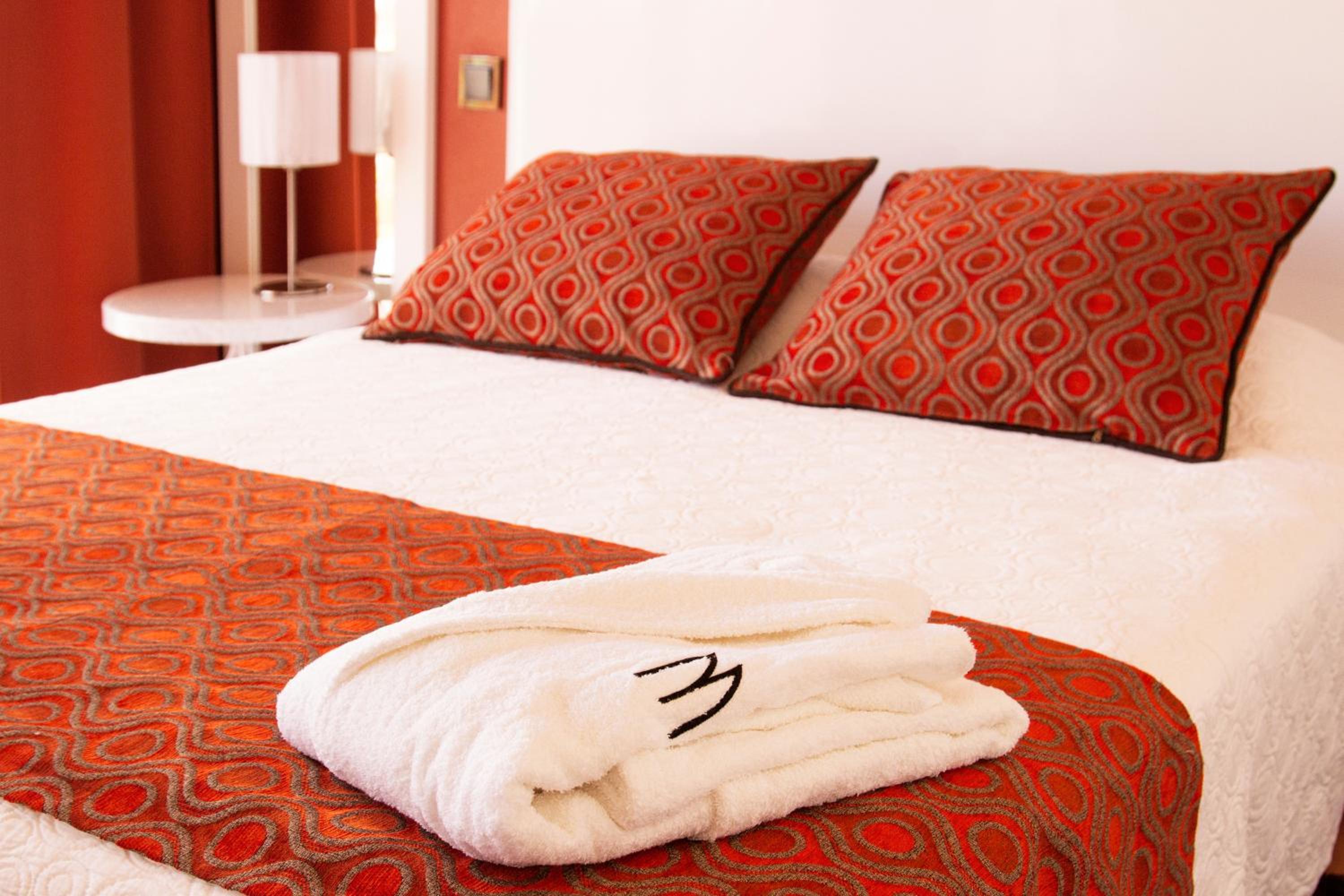 Double/Twin Room thumbnail 5