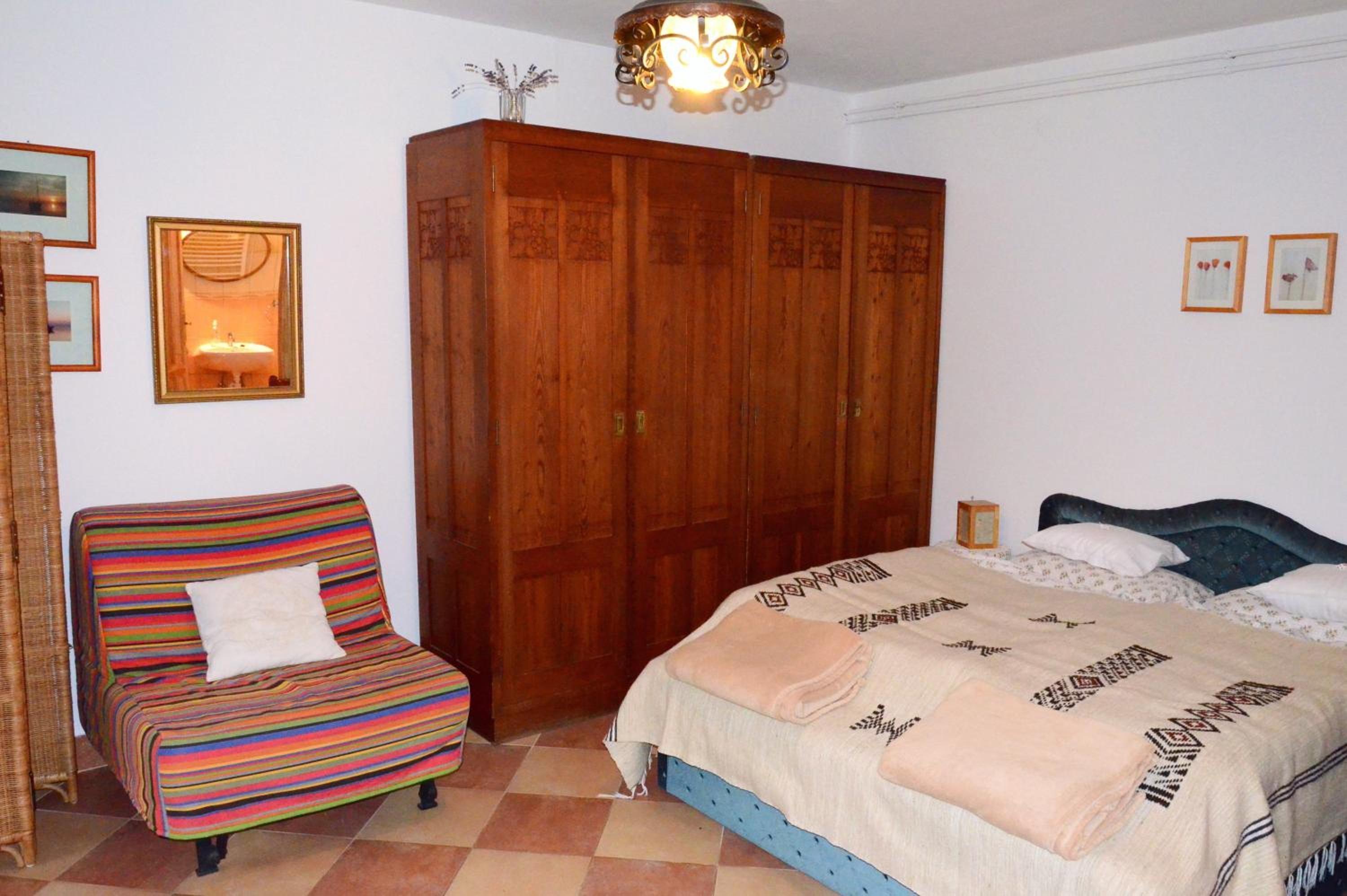 One-Bedroom Apartment - Photo 1