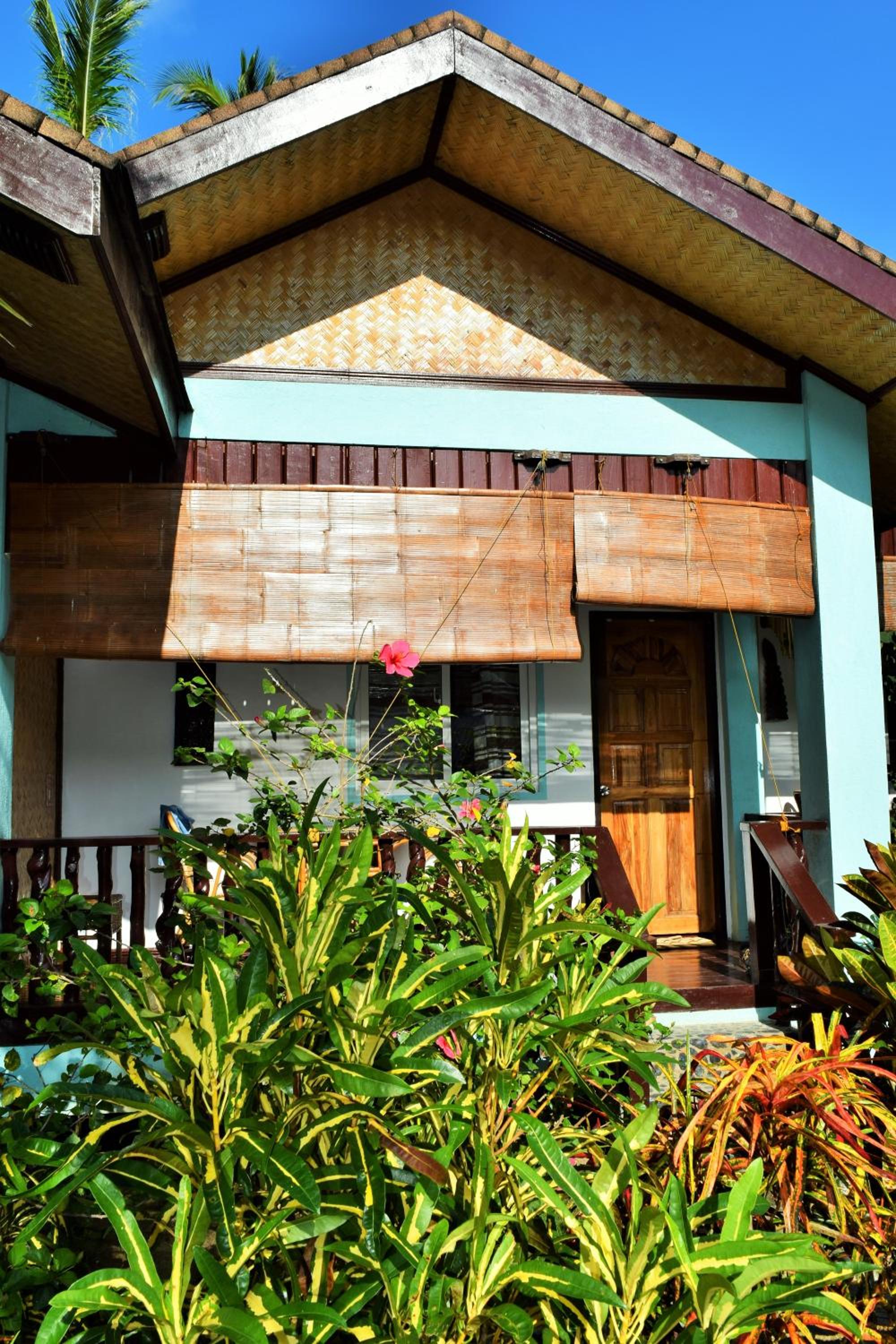 Deluxe Double Room with Balcony - Photo 12