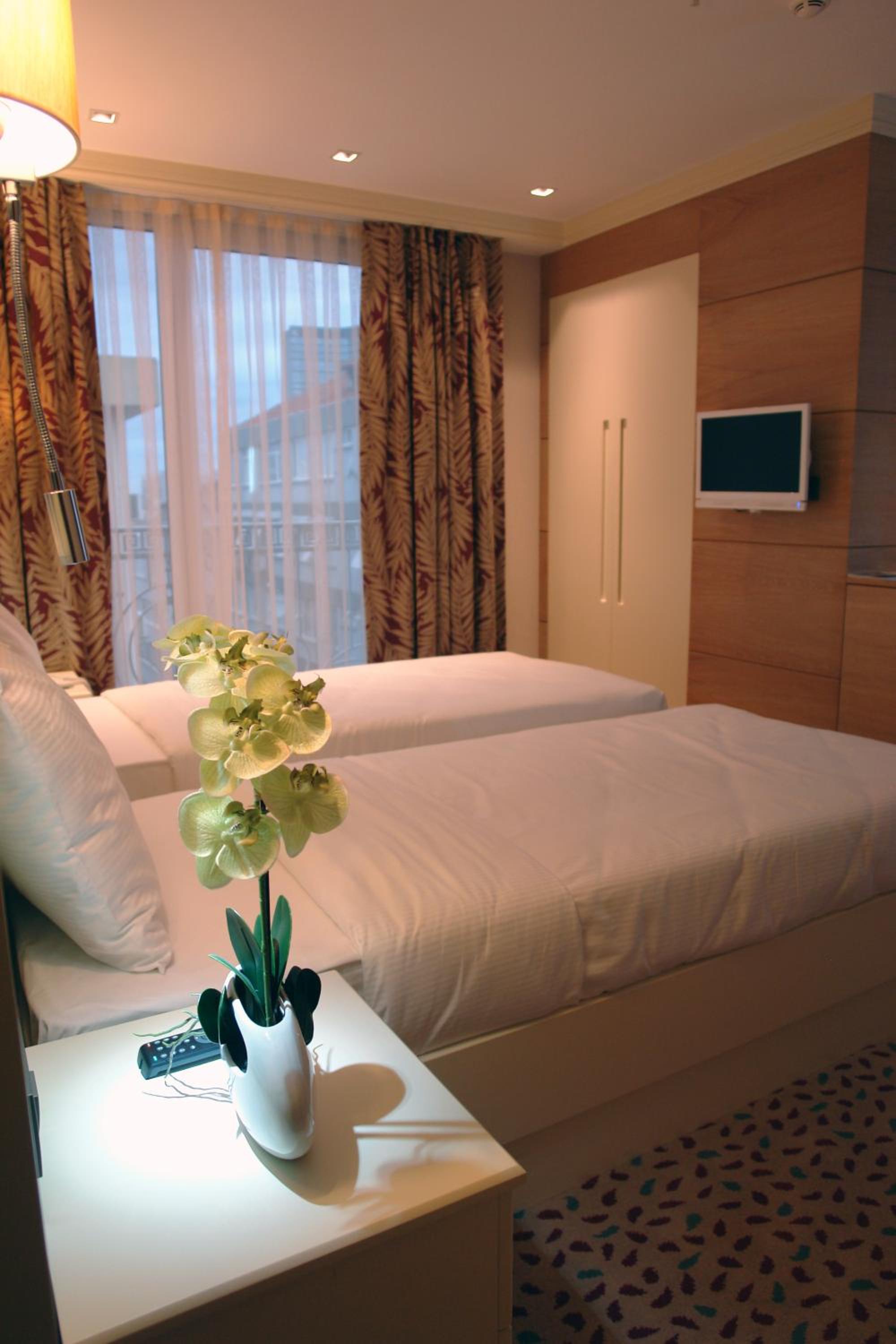 Standard Twin Room photo 3