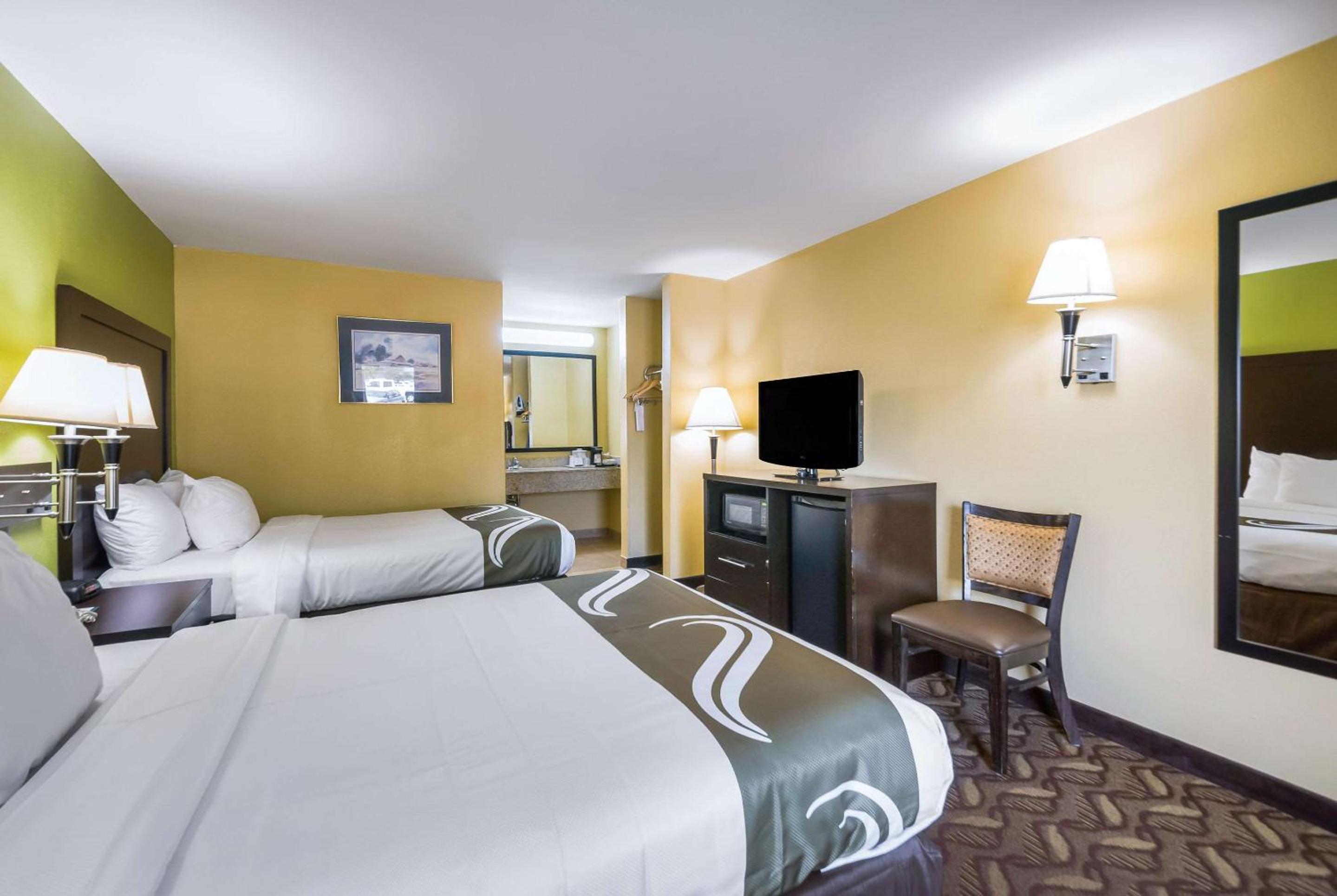Double Room with Two Double Beds - Non-Smoking - Photo 3