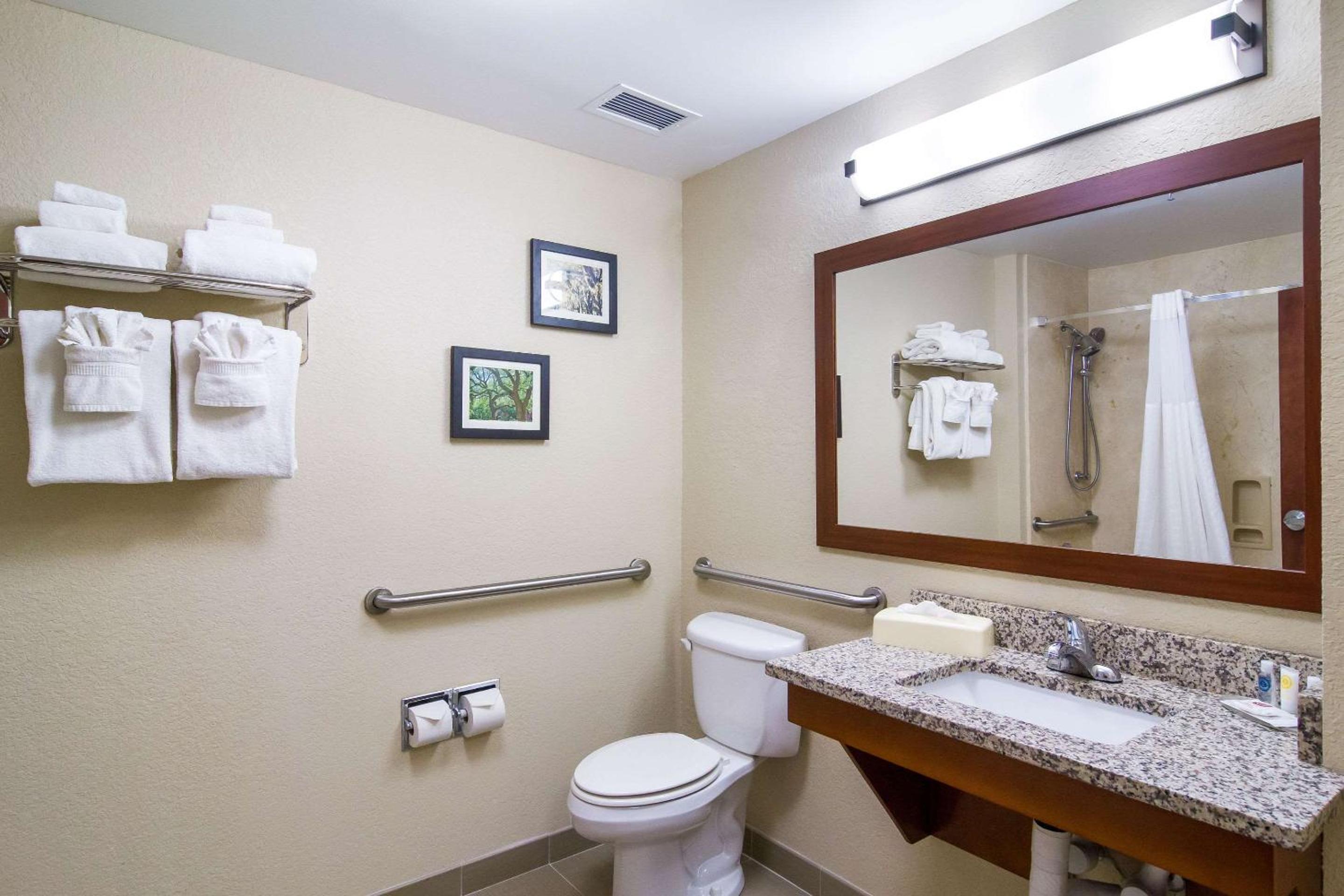 Queen Room with Two Queen Beds - Accessible/Non-Smoking  - Photo 3