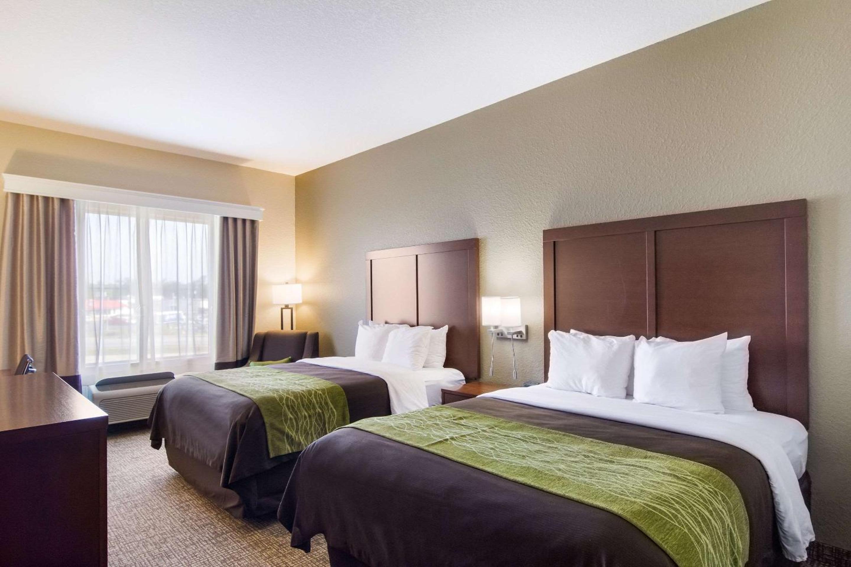 Queen Room with Two Queen Beds - Accessible/Non-Smoking  - Photo 2