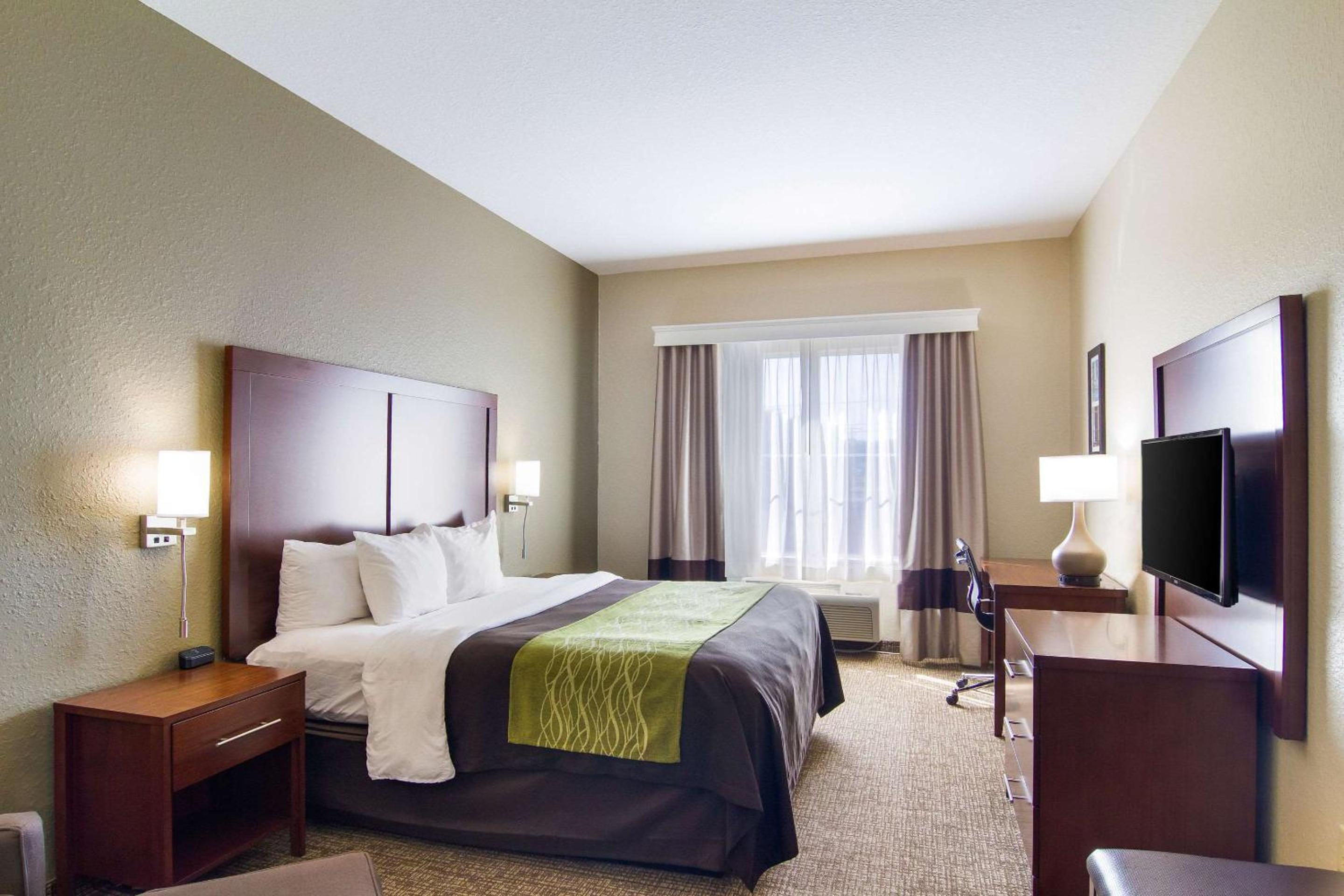 King Room - Non-Smoking - Photo 1