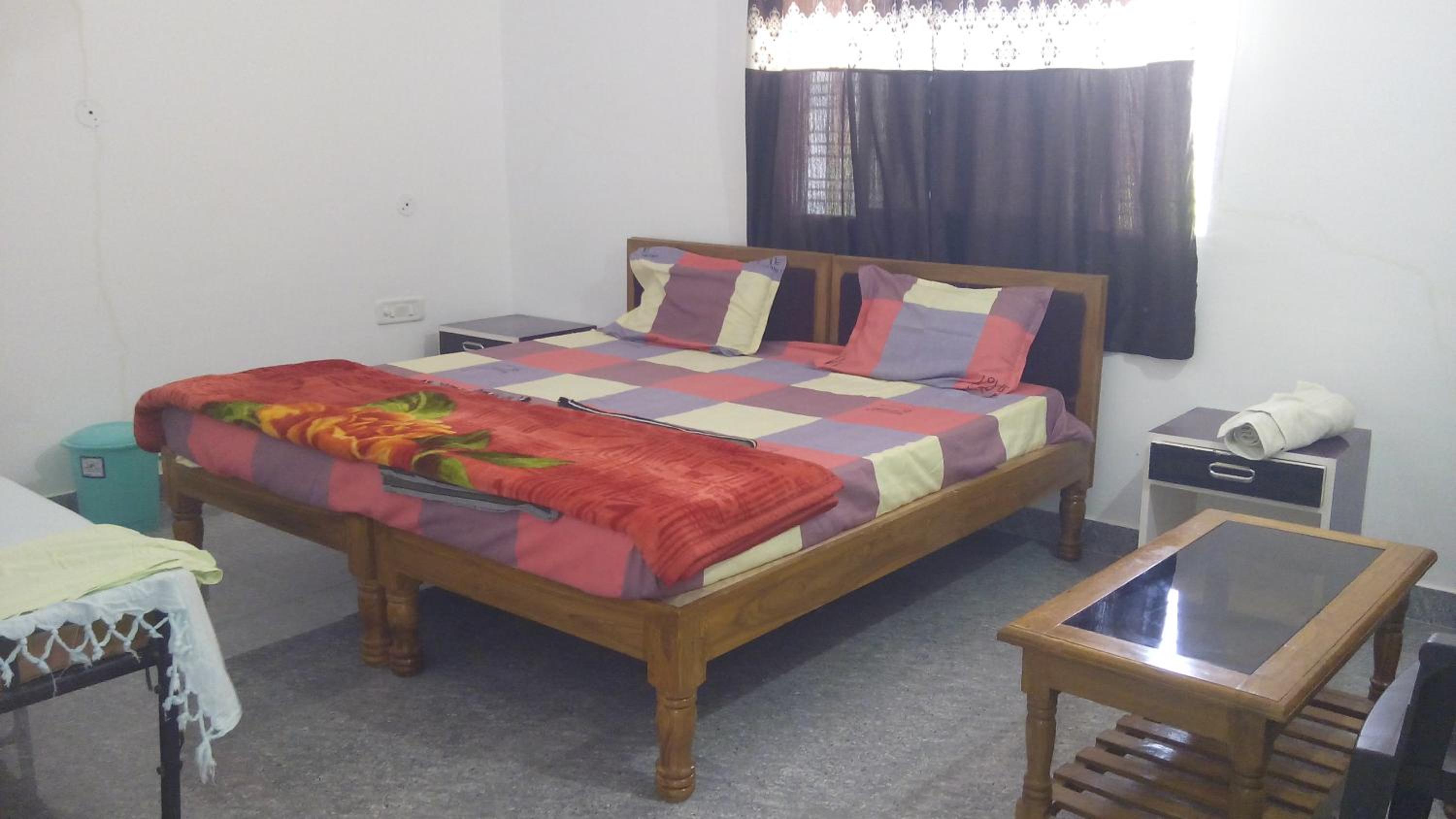 6-Bed Mixed Dormitory Room
