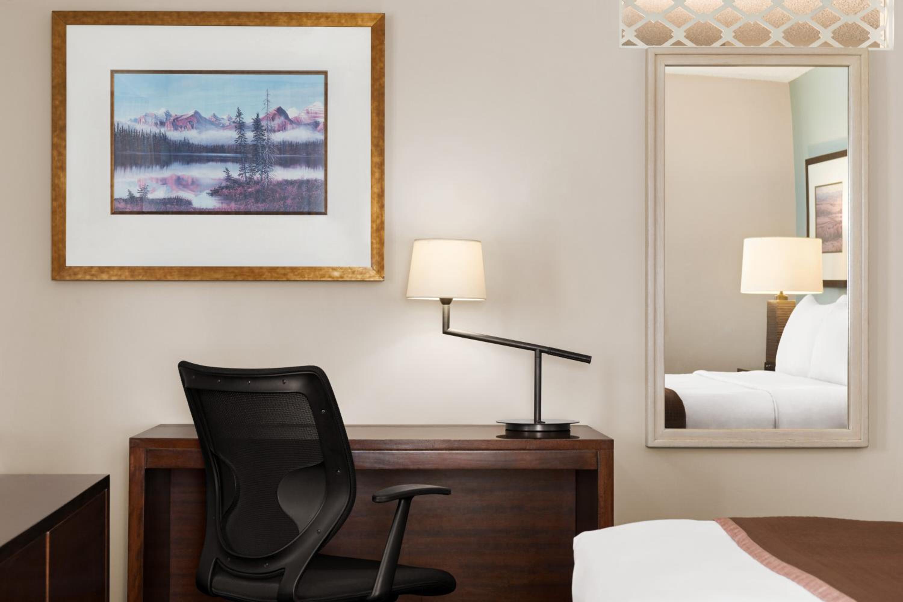 Deluxe King Room - Non-Smoking