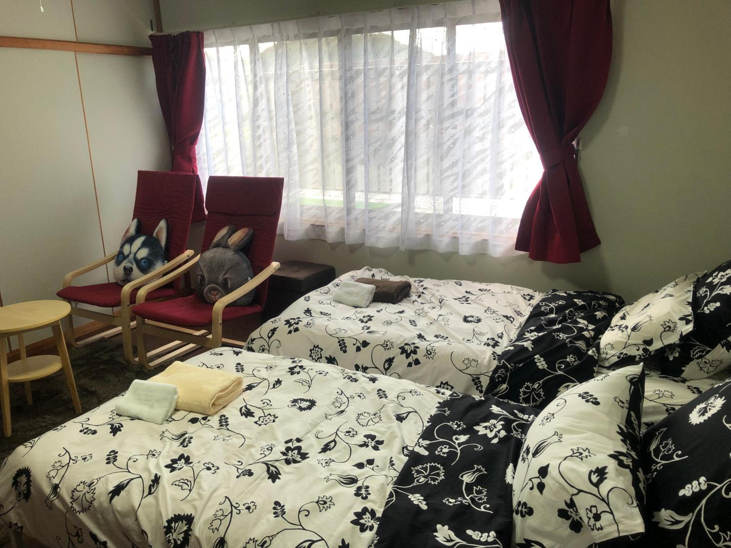 Economy Twin Room - Photo 9