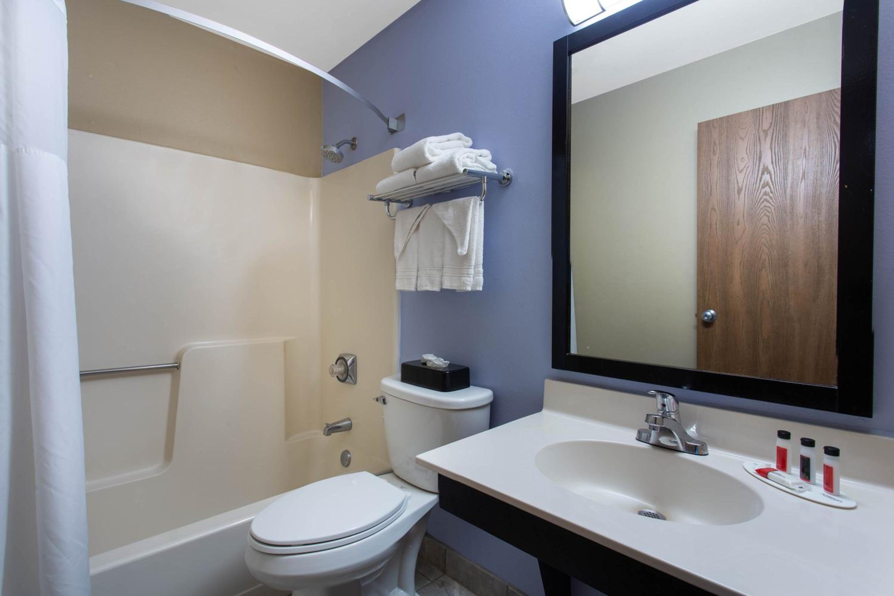King Room - Non-Smoking - Photo 5