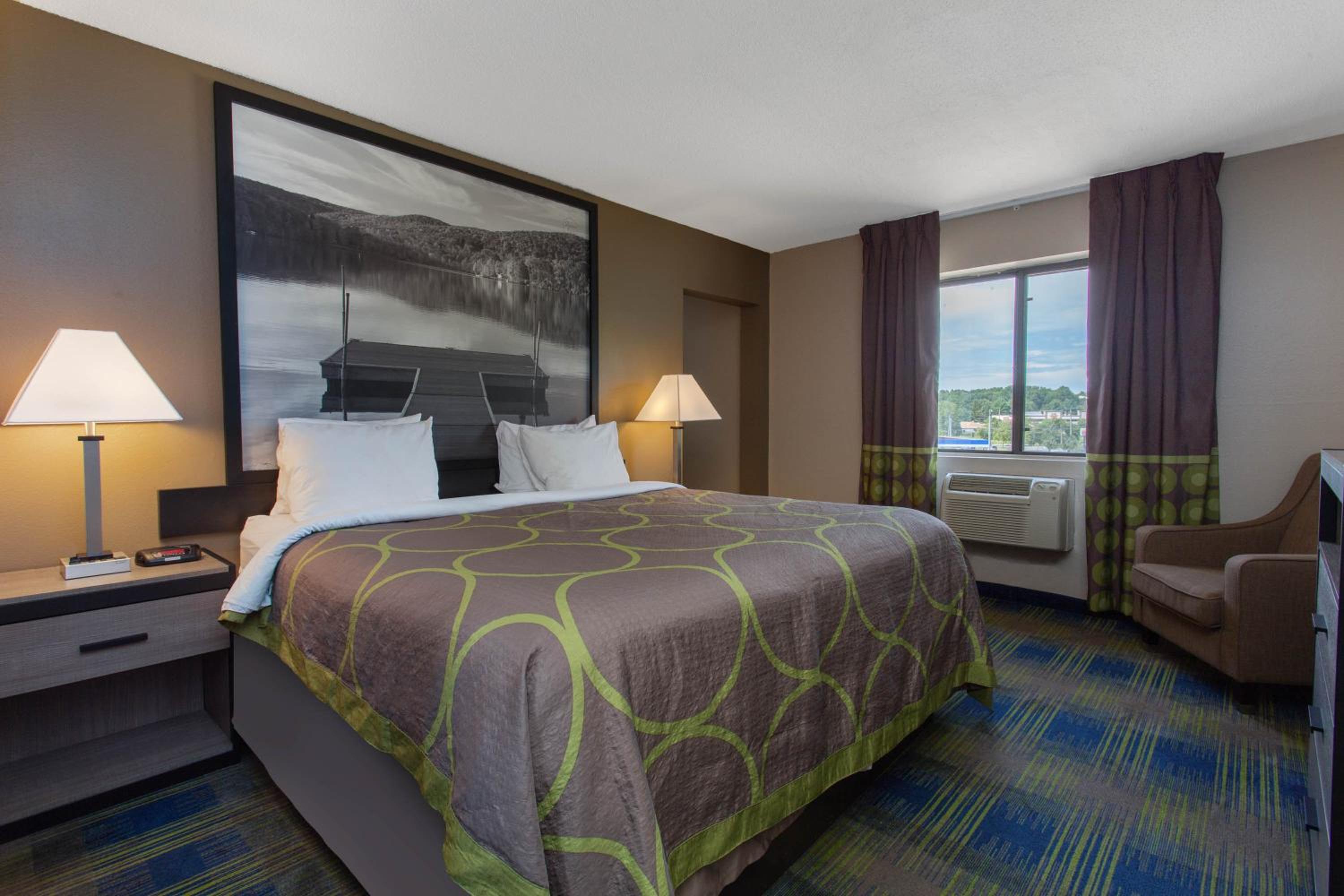 One-Bedroom King Suite - Non-Smoking - Photo 1