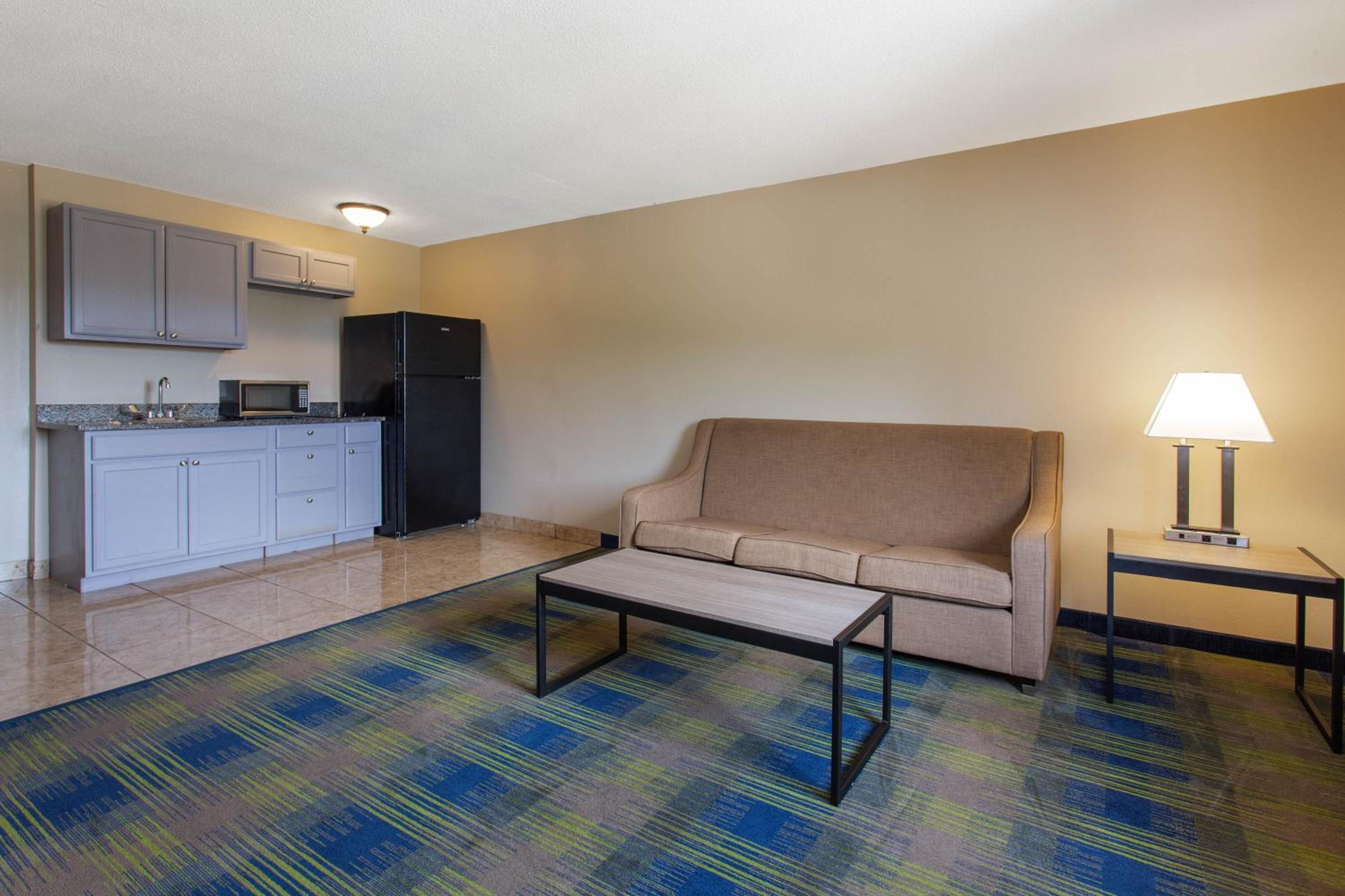 One-Bedroom King Suite - Non-Smoking - Photo 3