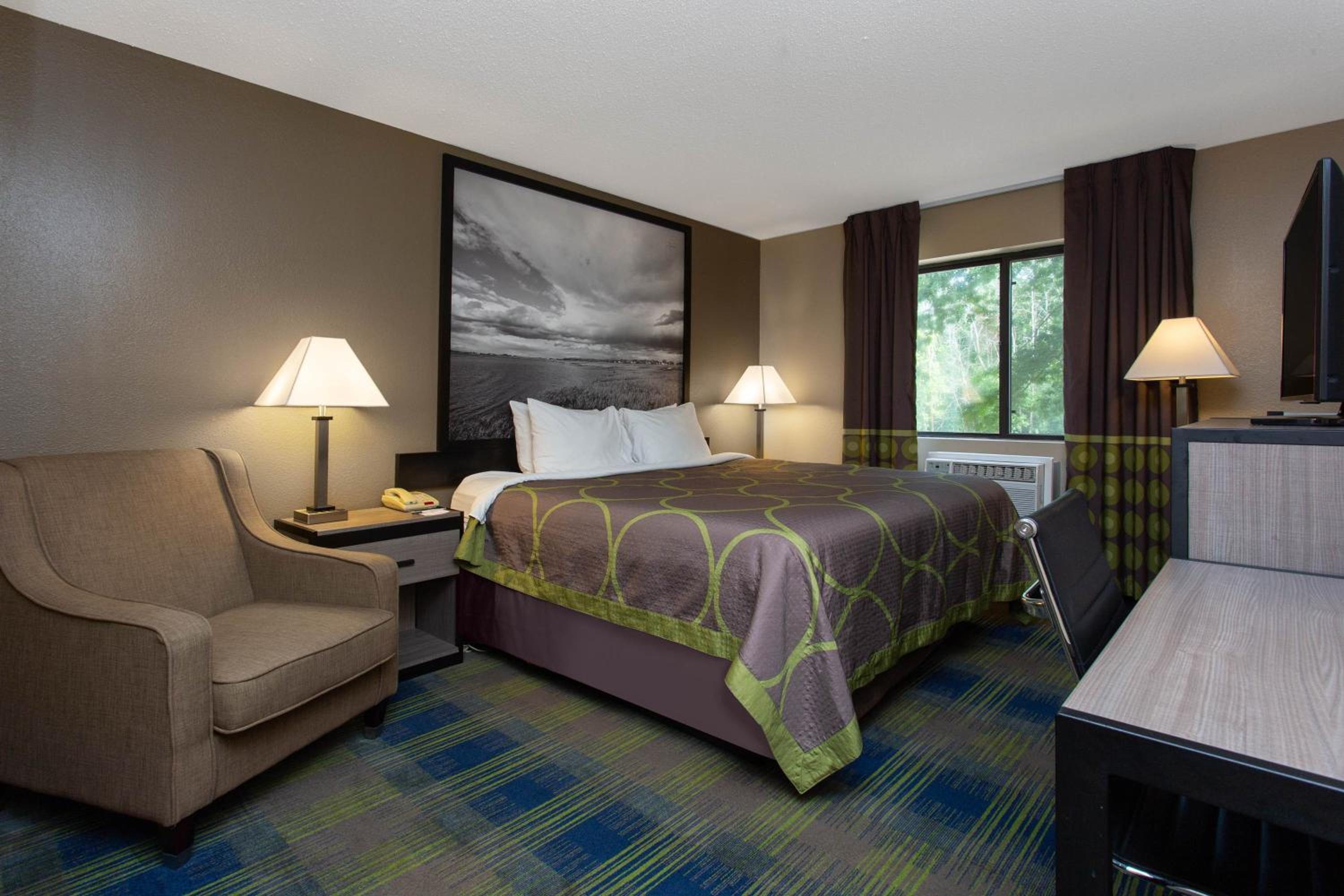King Room - Non-Smoking - Photo 4