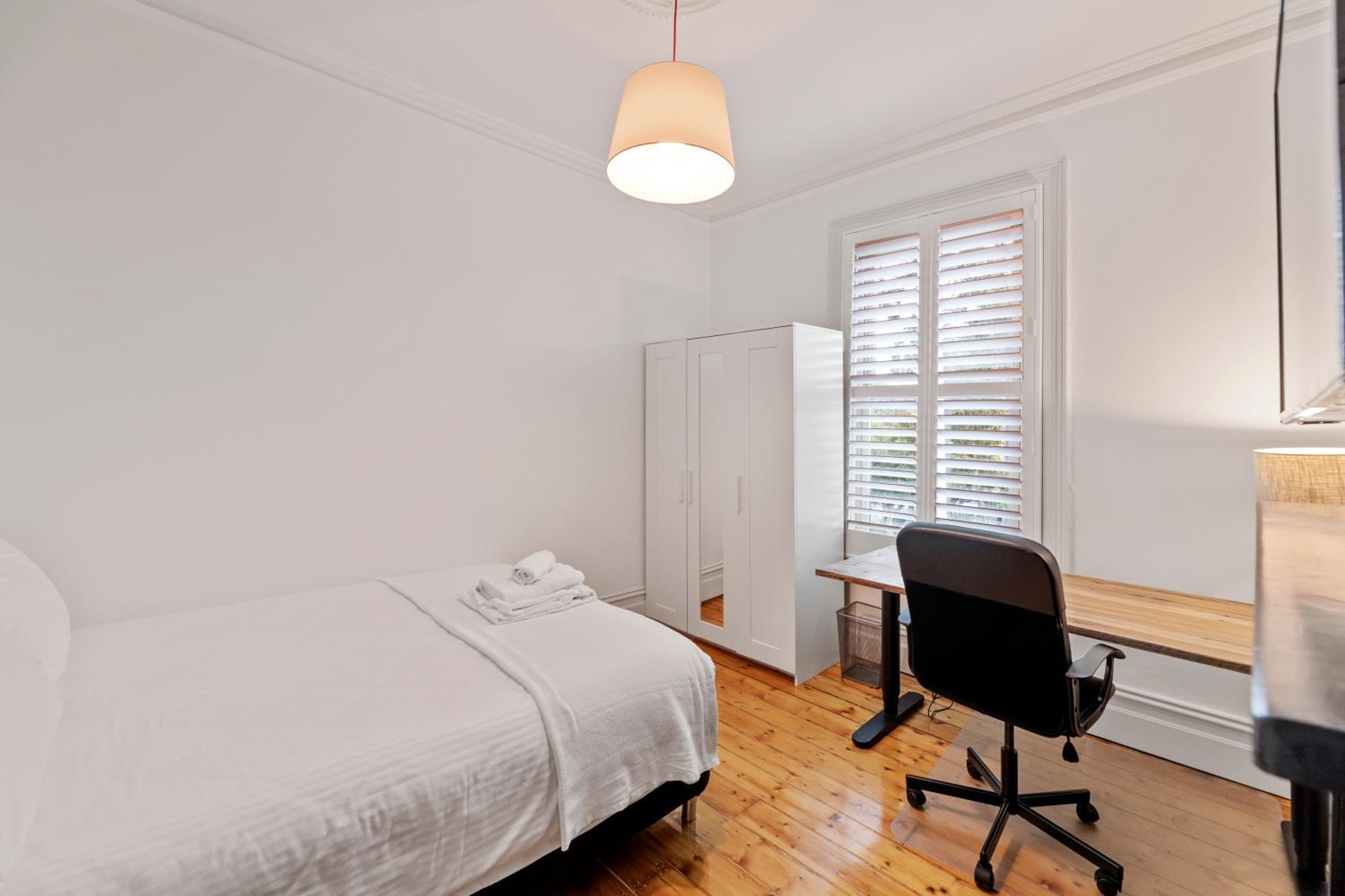 Deluxe Queen Room - Photo 7
