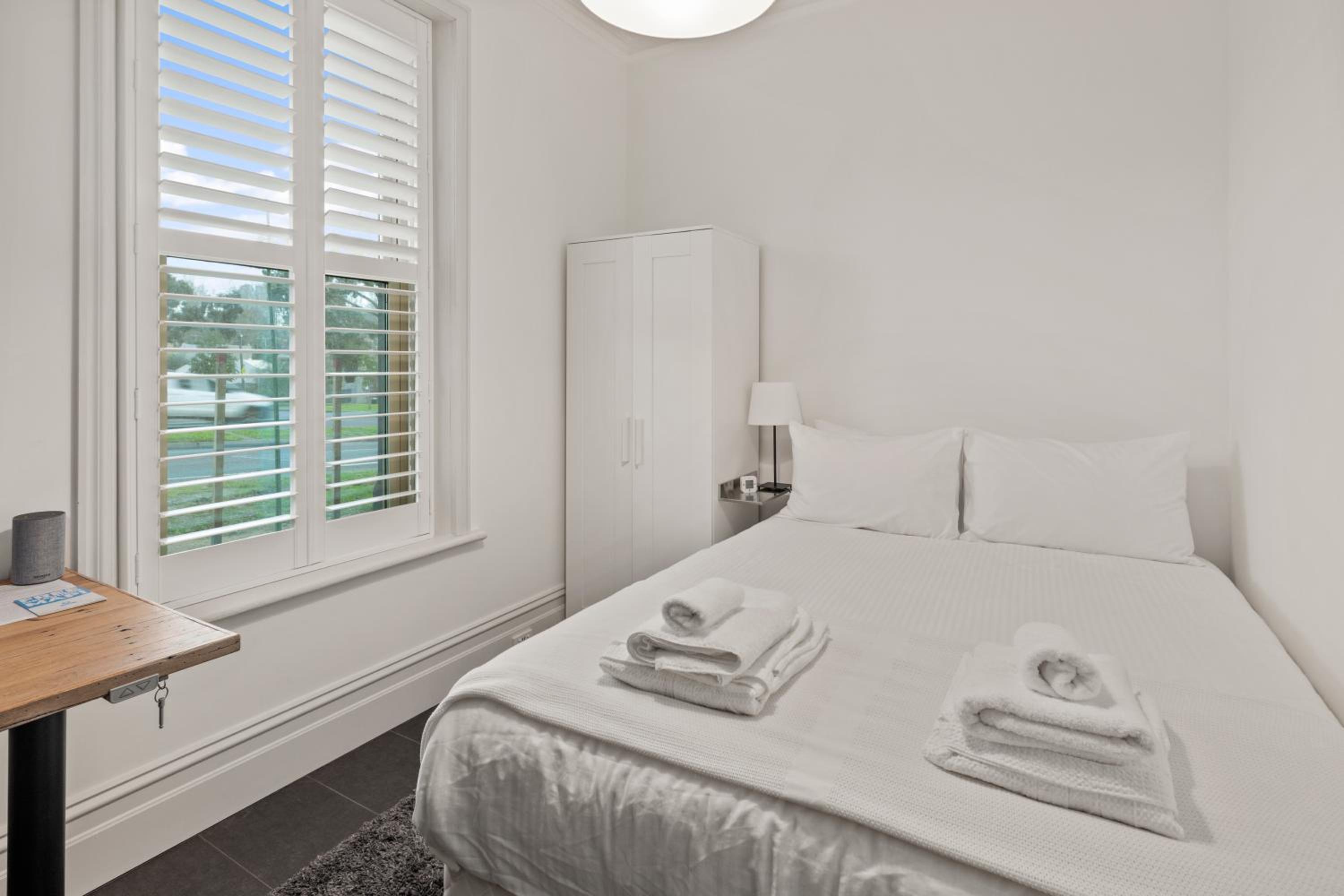 Deluxe Queen Room - Photo 6