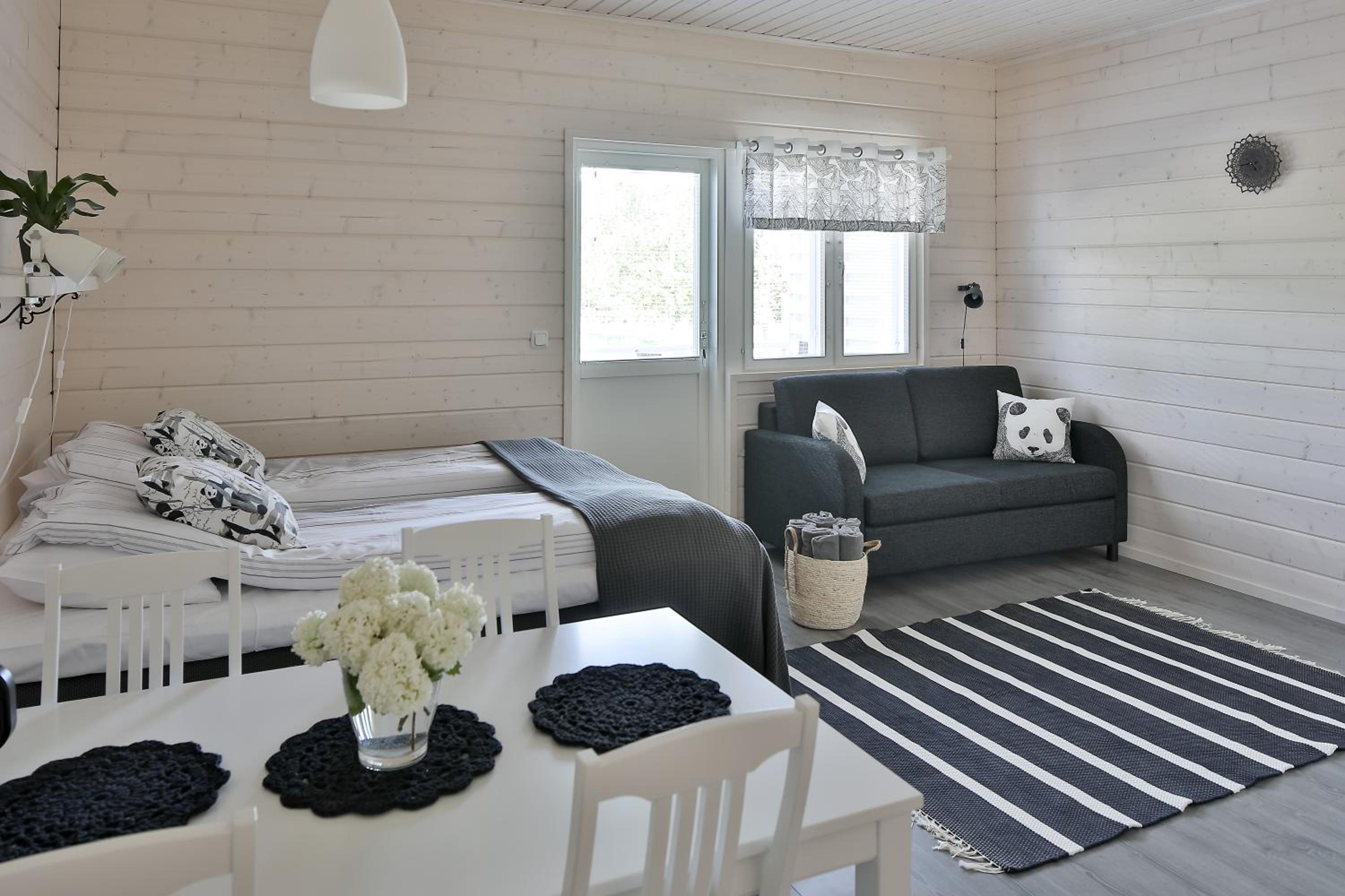 Family Room with Terrace - No pets allowed - Photo 6