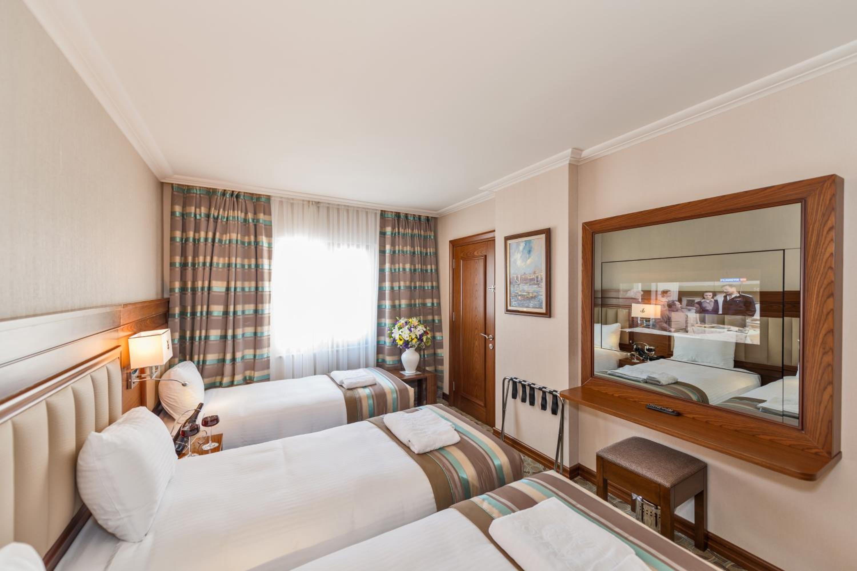 Deluxe Triple Room photo 3