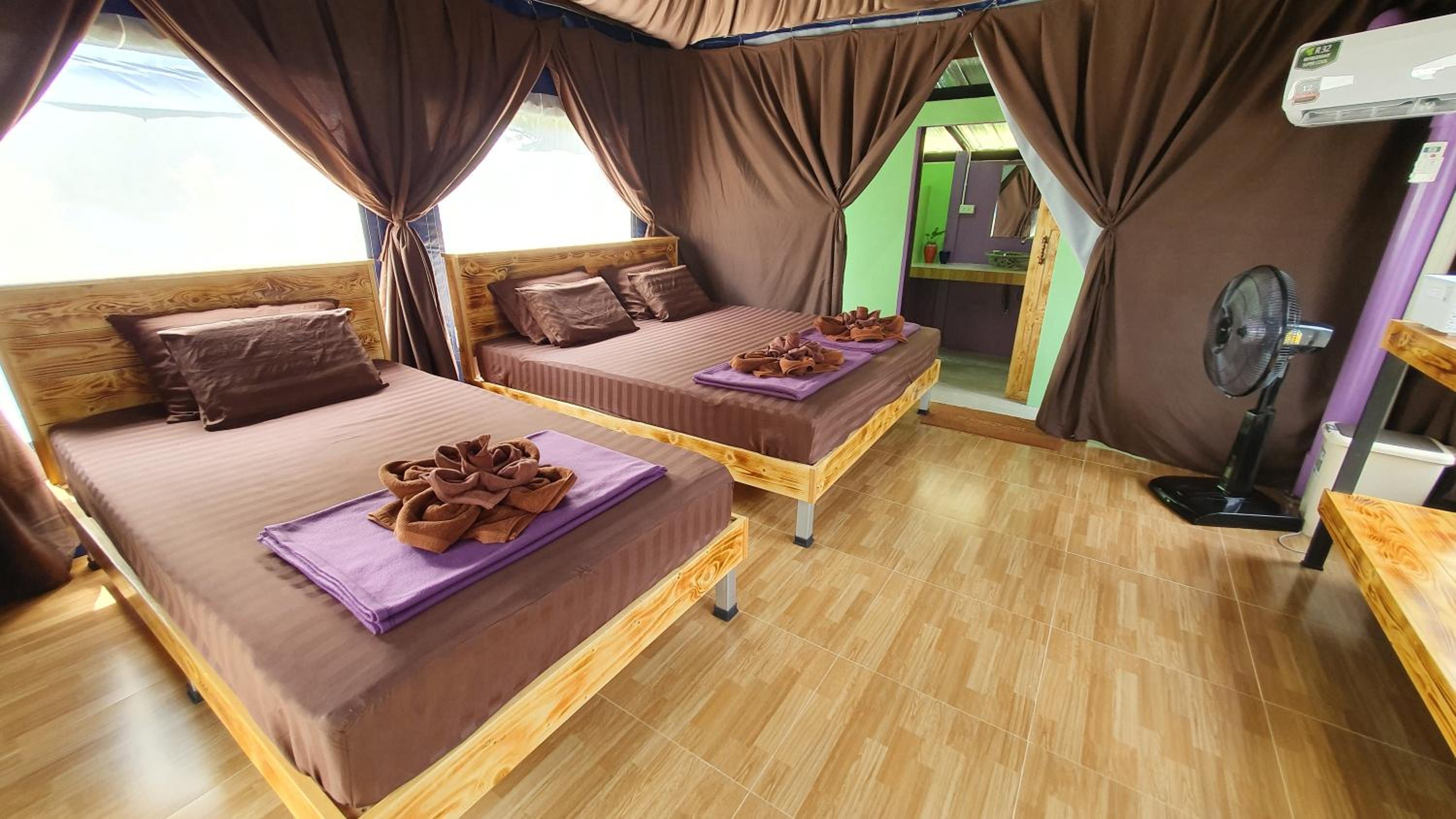 Standard Family Room - Photo 4