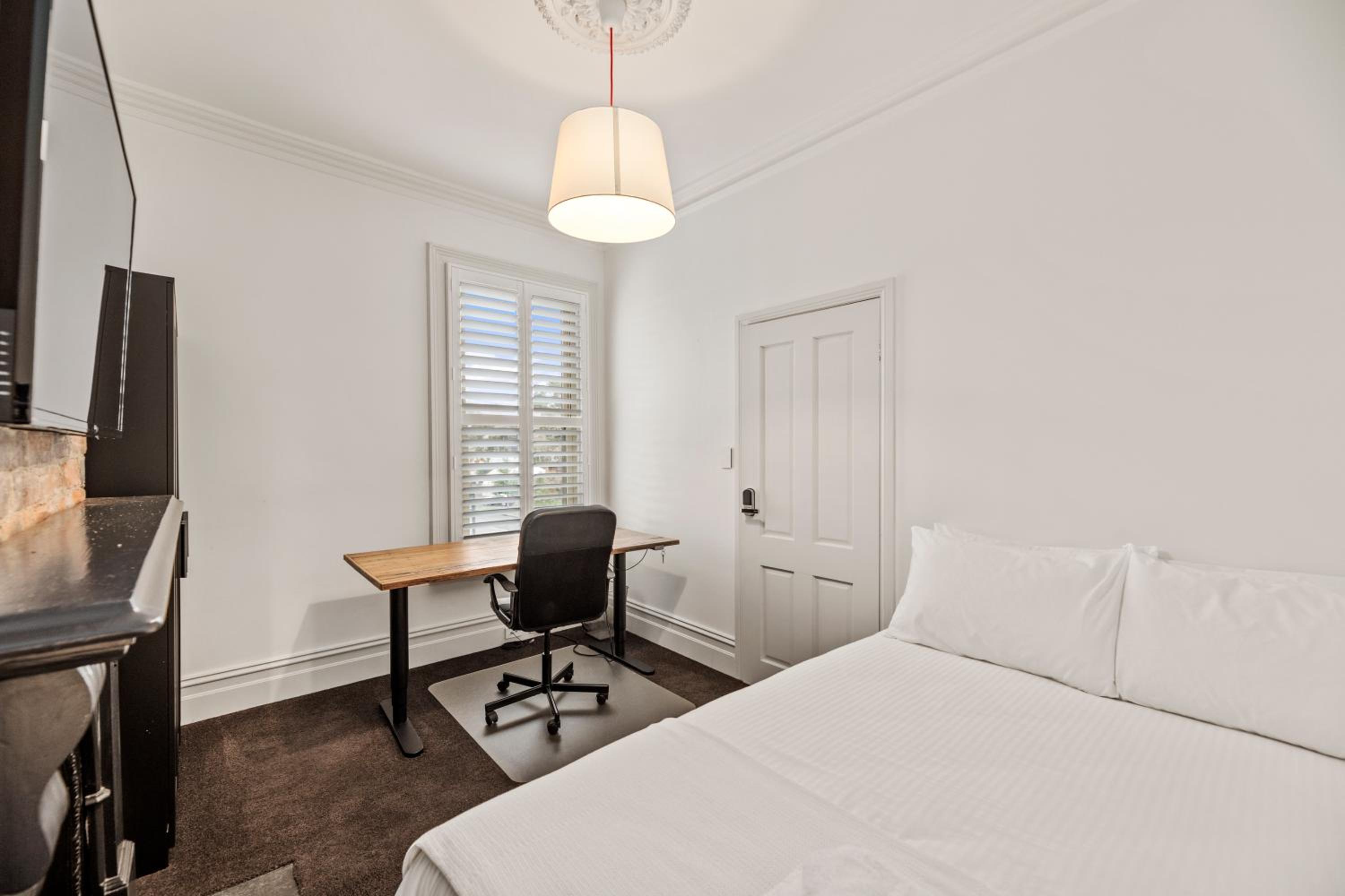 Deluxe Queen Room - Photo 5